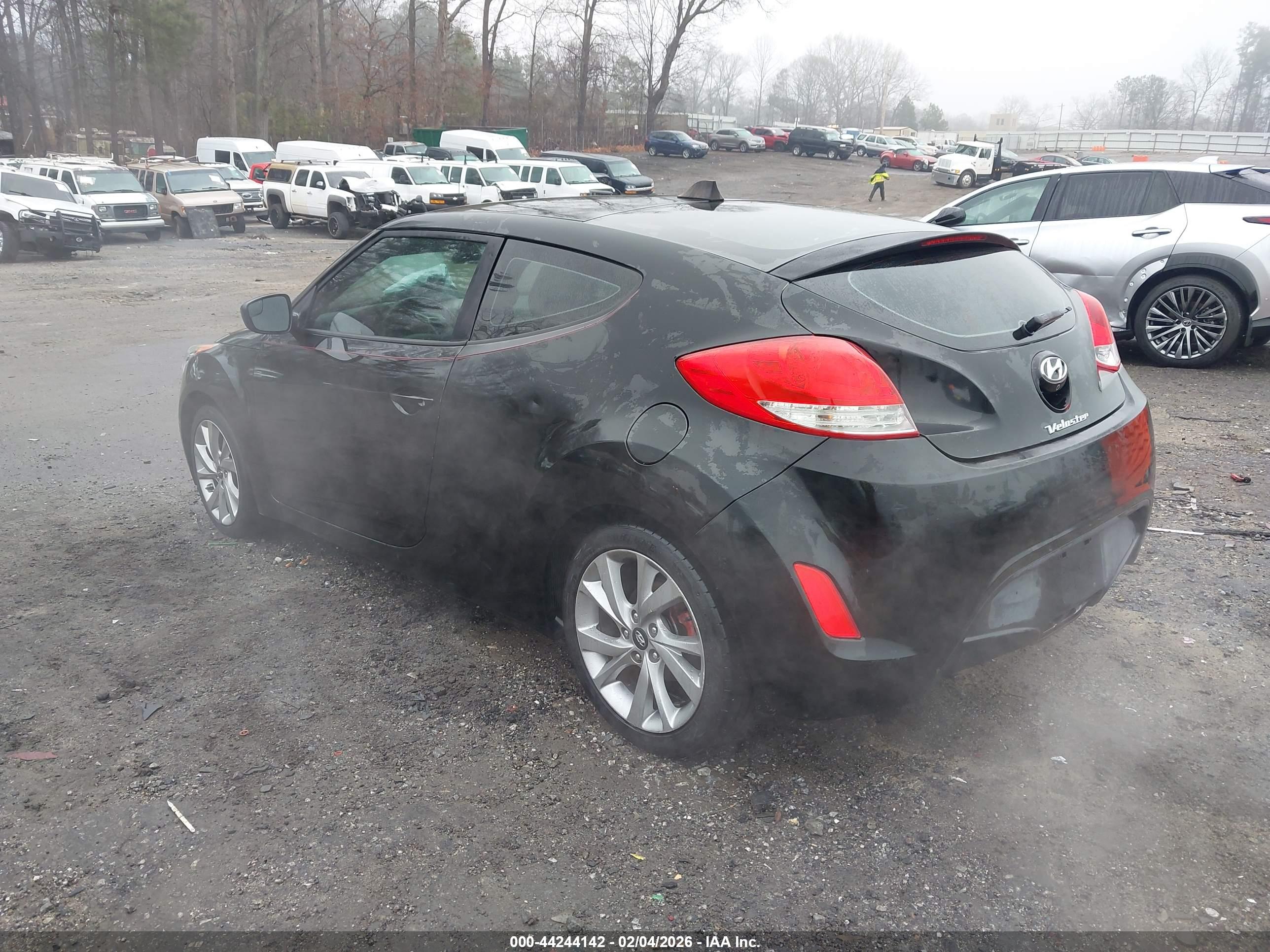 HYUNDAI VELOSTER image 3