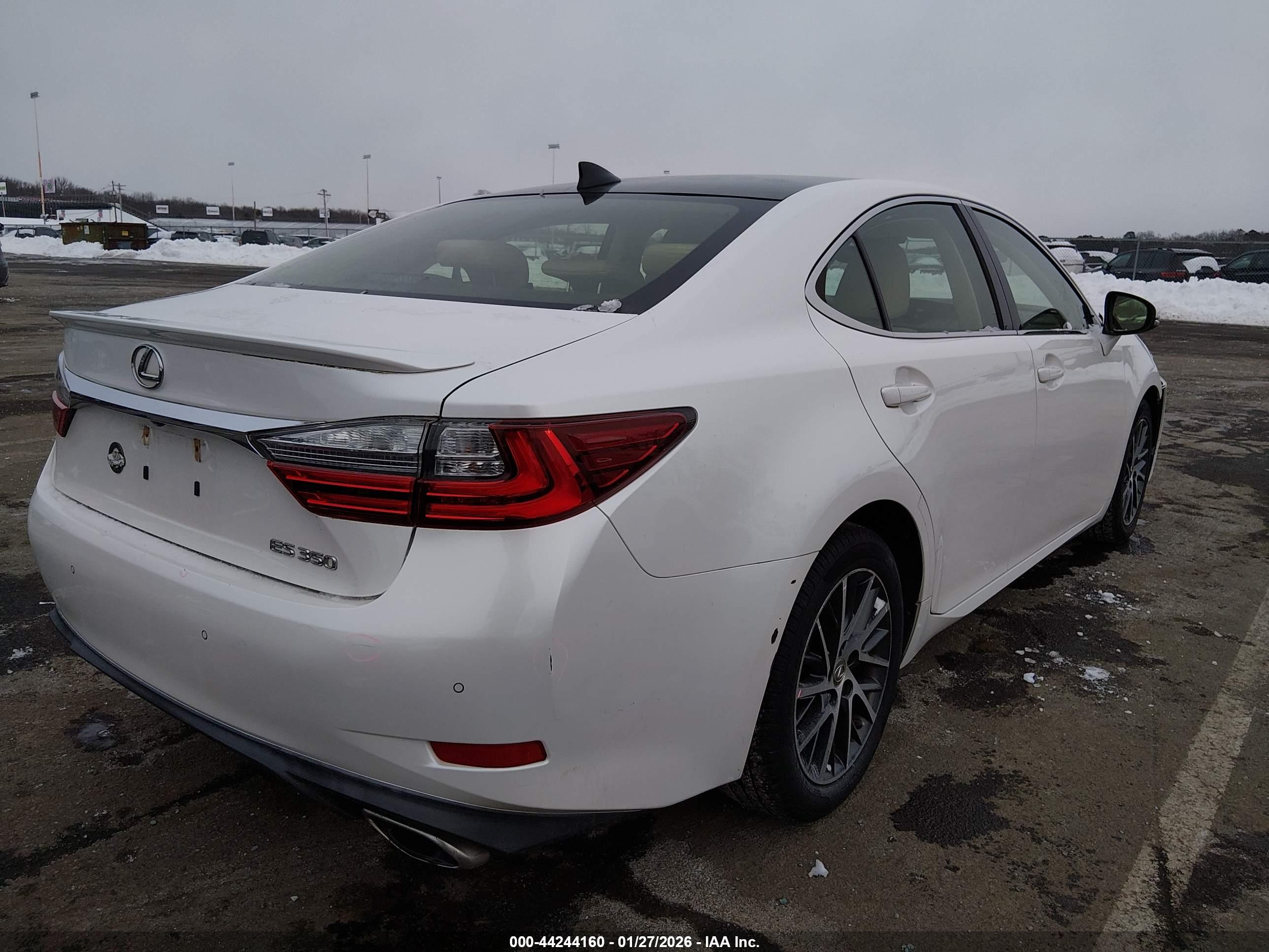 LEXUS ES image 4