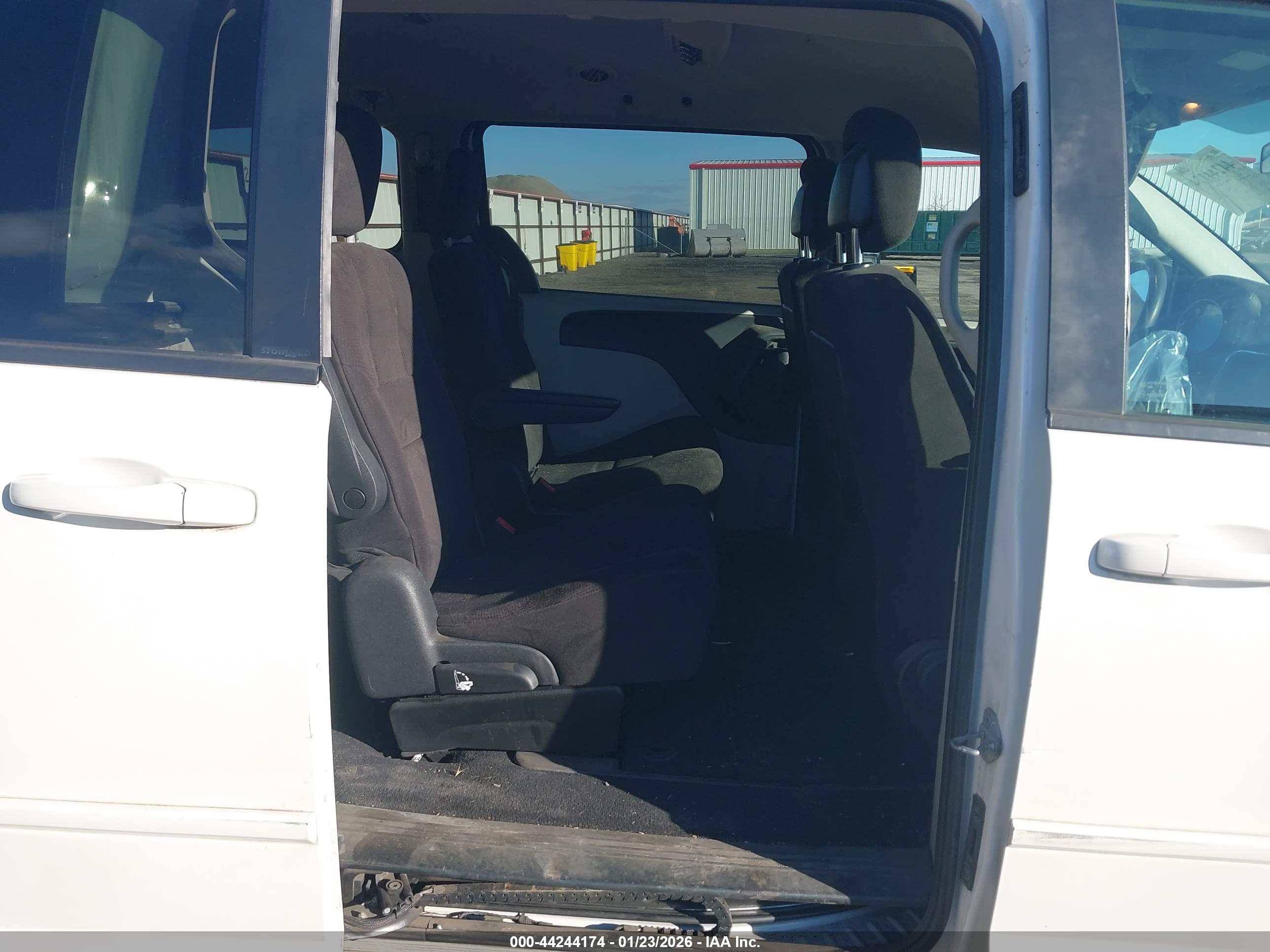 DODGE GRAND image 8