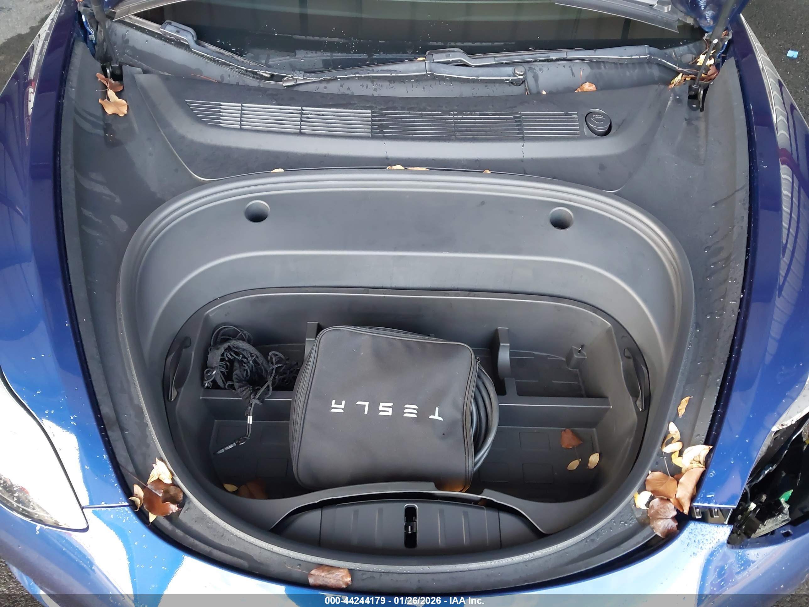 TESLA MODEL image 10