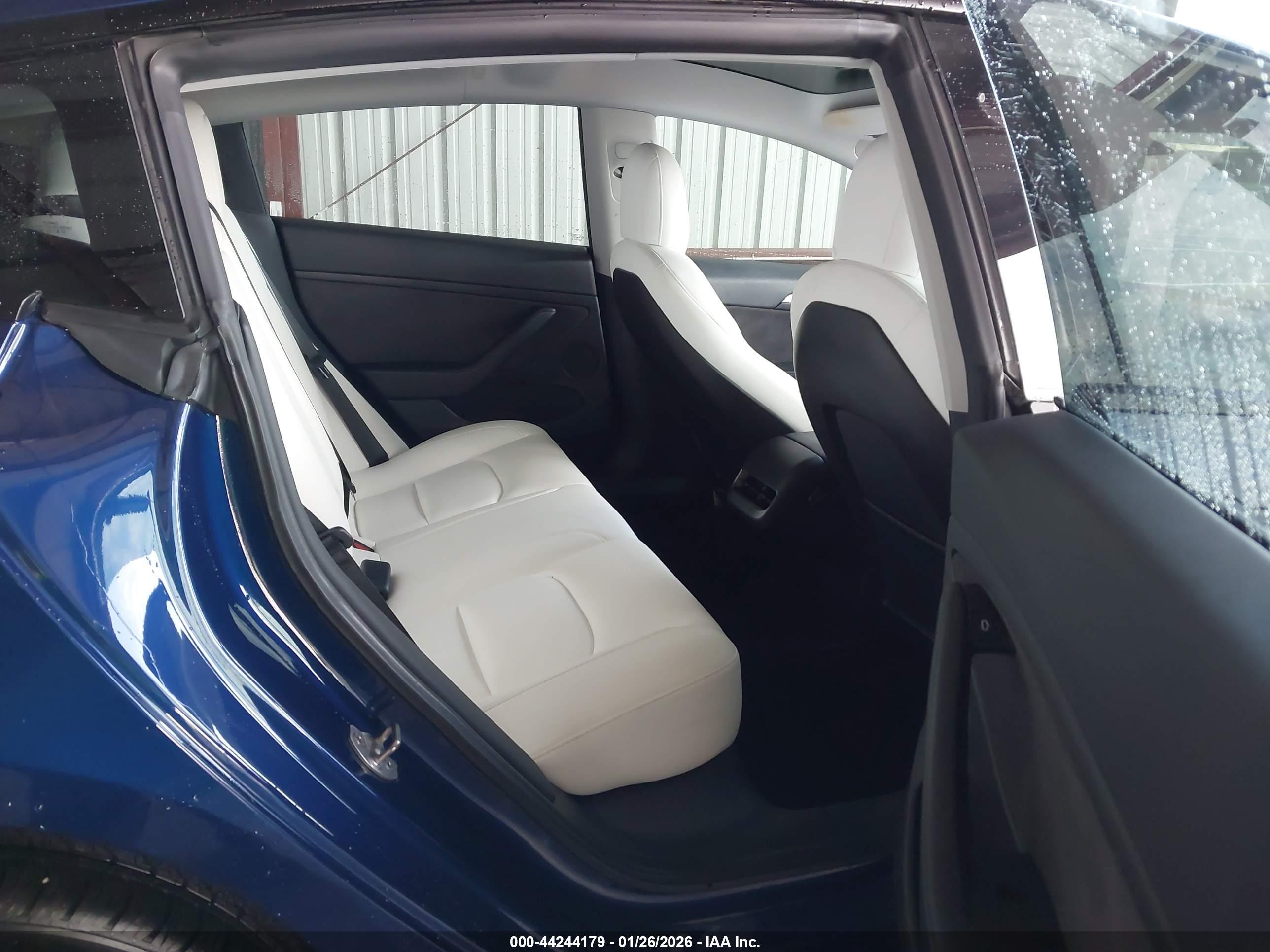 TESLA MODEL image 8