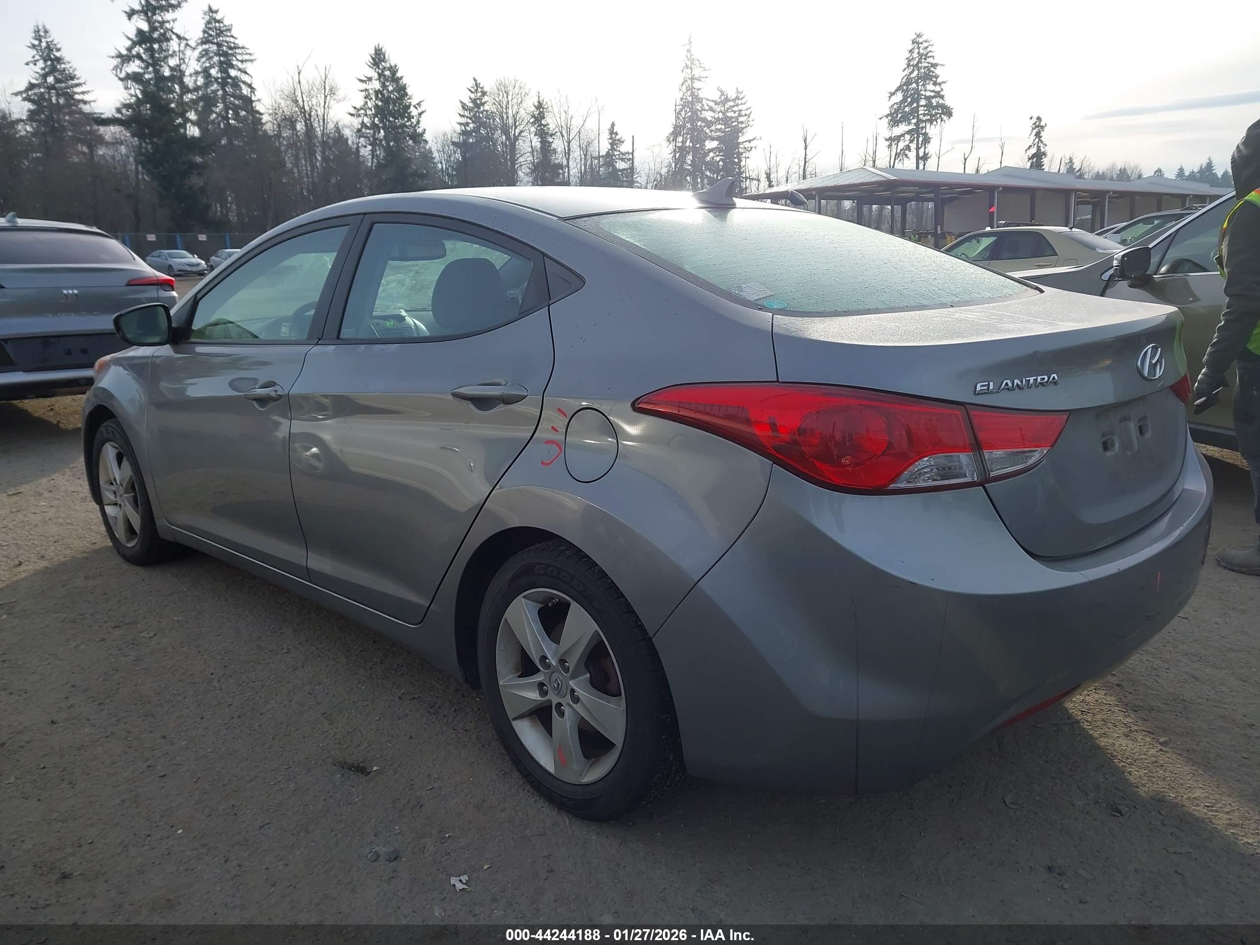 HYUNDAI ELANTRA image 3