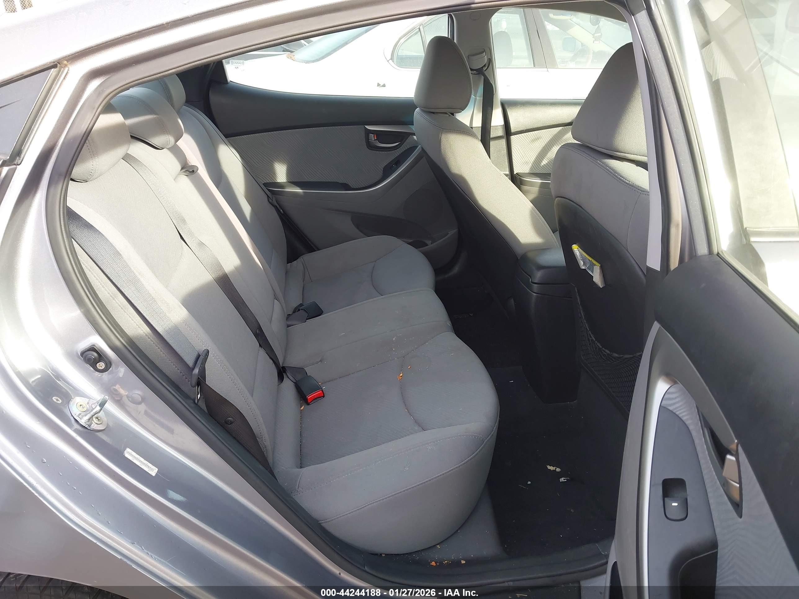HYUNDAI ELANTRA image 8