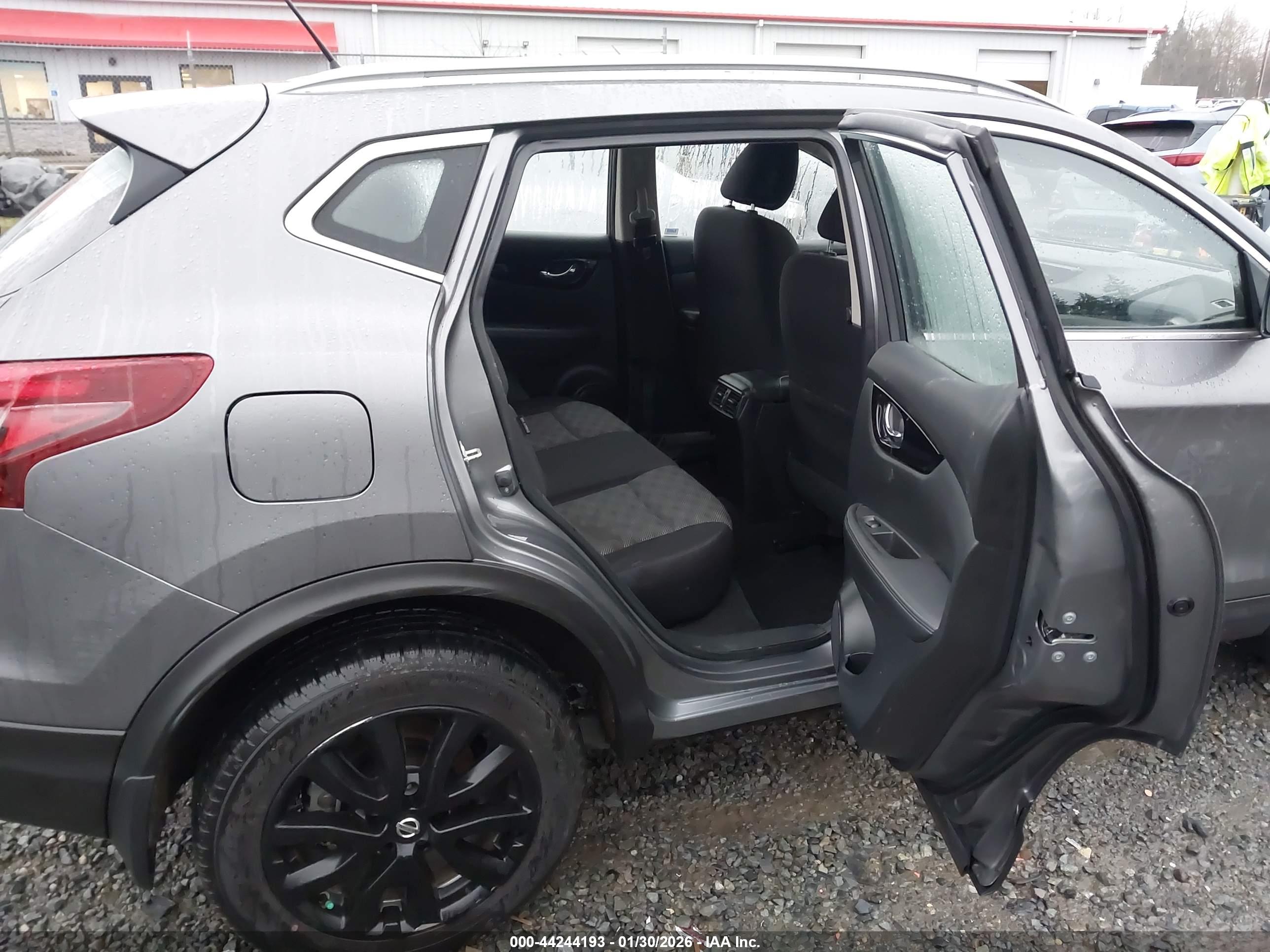 NISSAN ROGUE image 8
