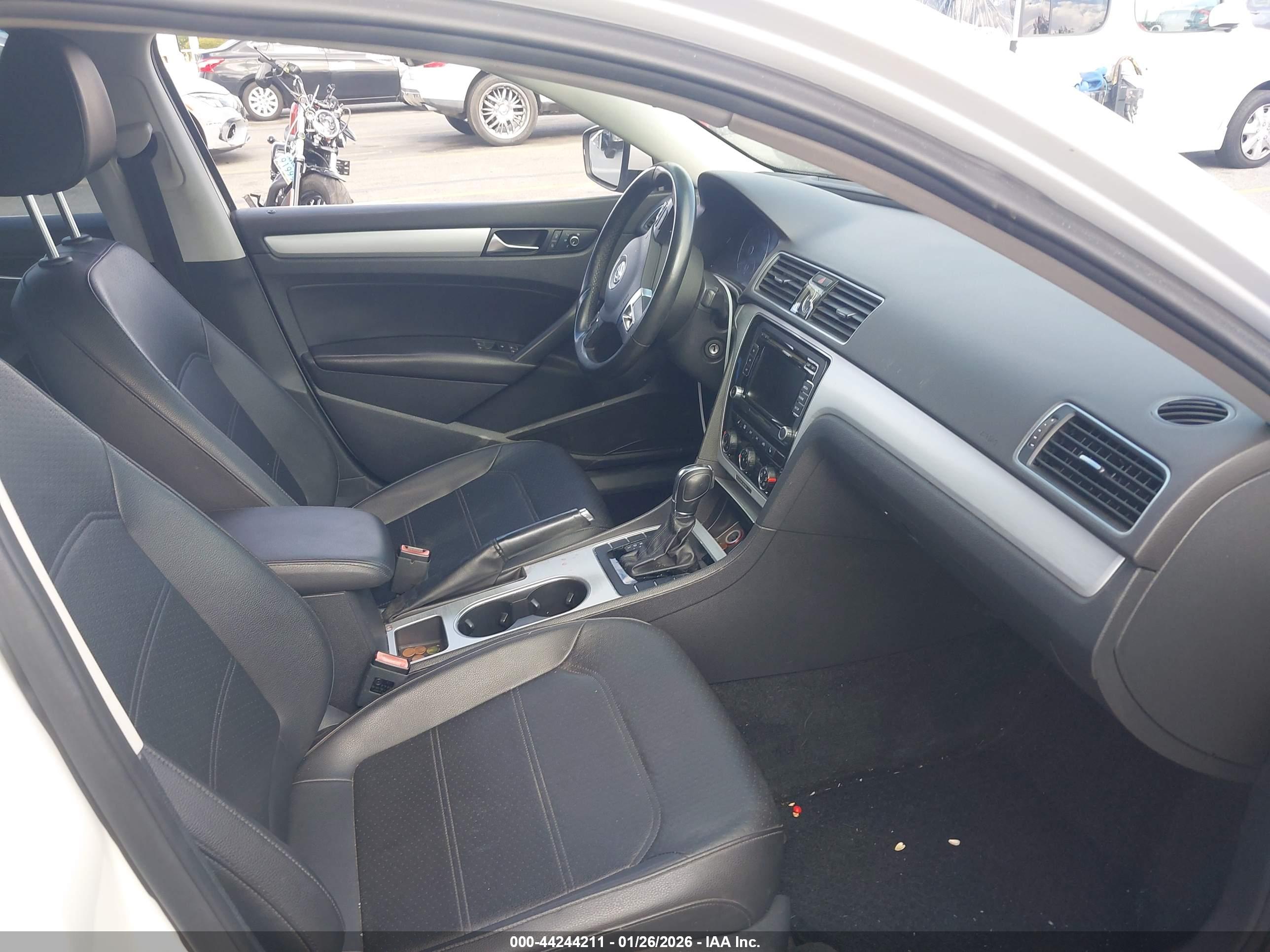VOLKSWAGEN PASSAT image 5