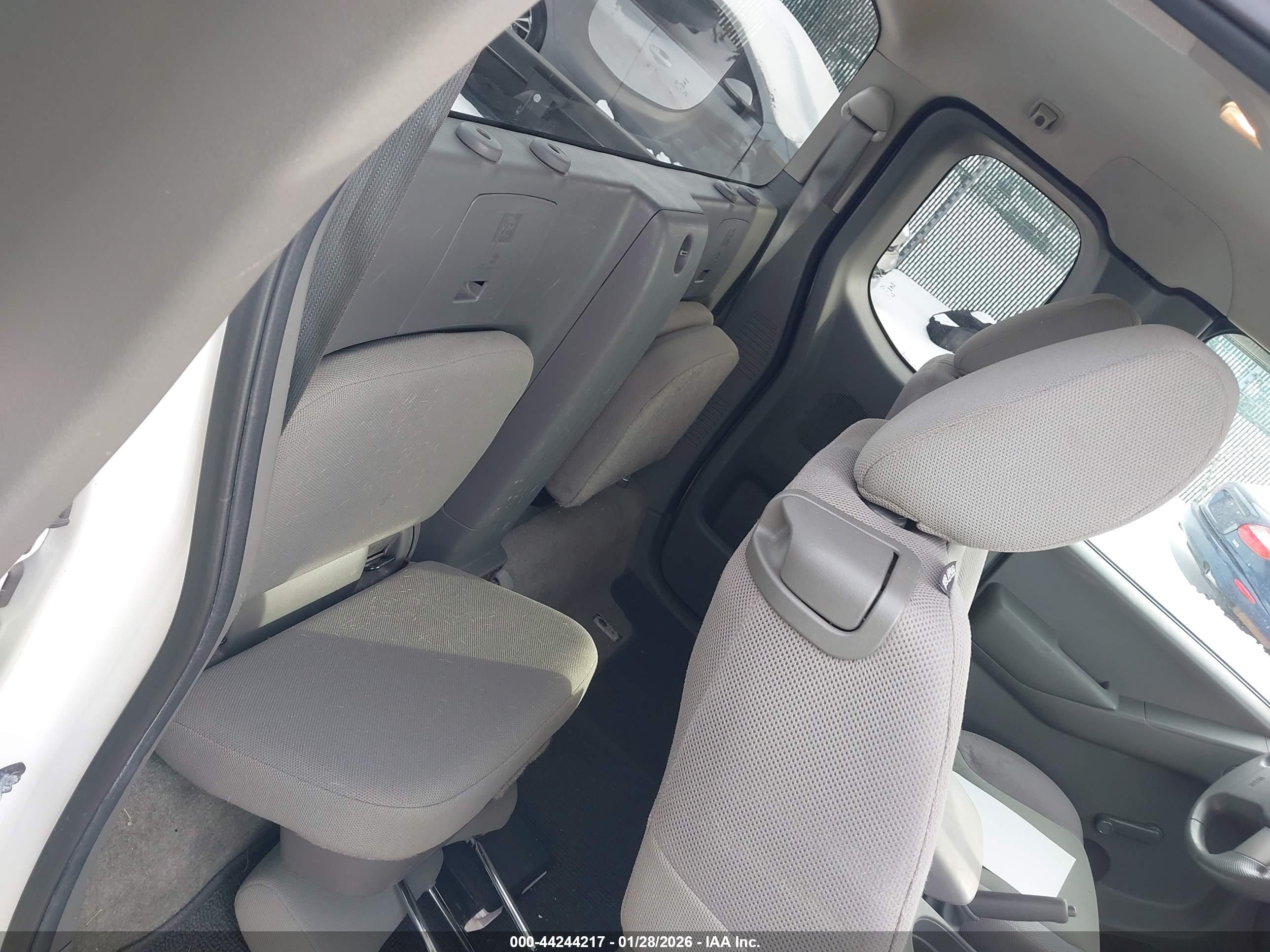 NISSAN FRONTIER image 8