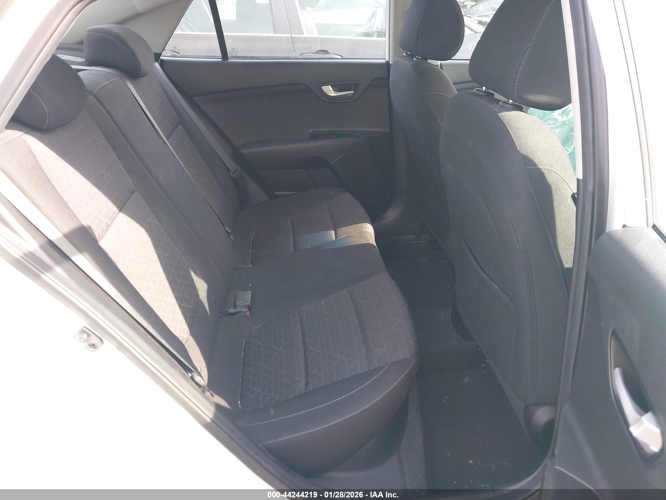 KIA RIO image 8