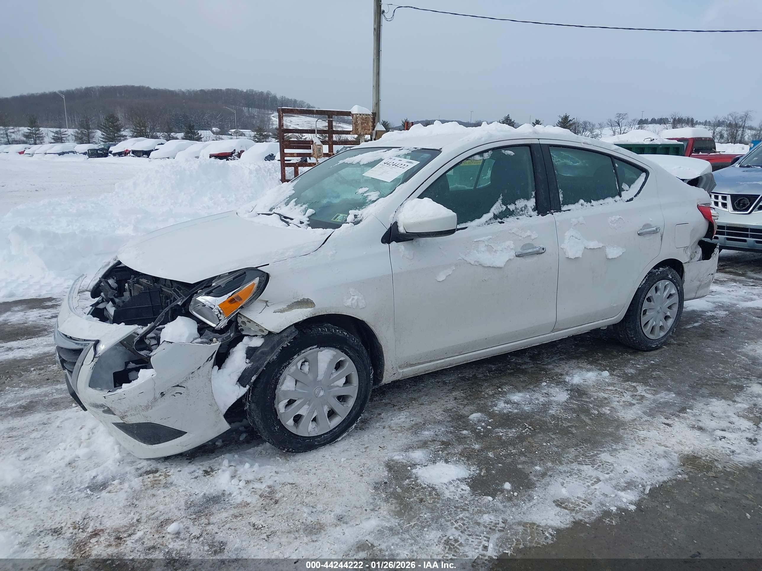 NISSAN VERSA image 2