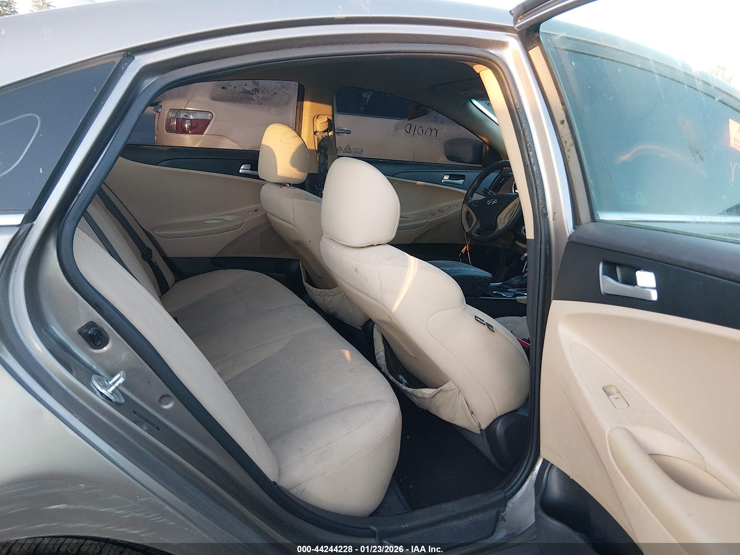 HYUNDAI SONATA image 8