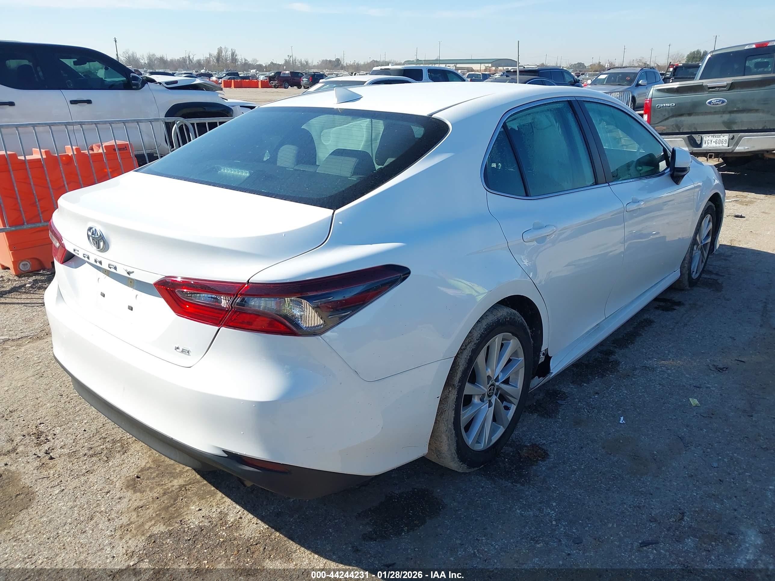 TOYOTA CAMRY image 4