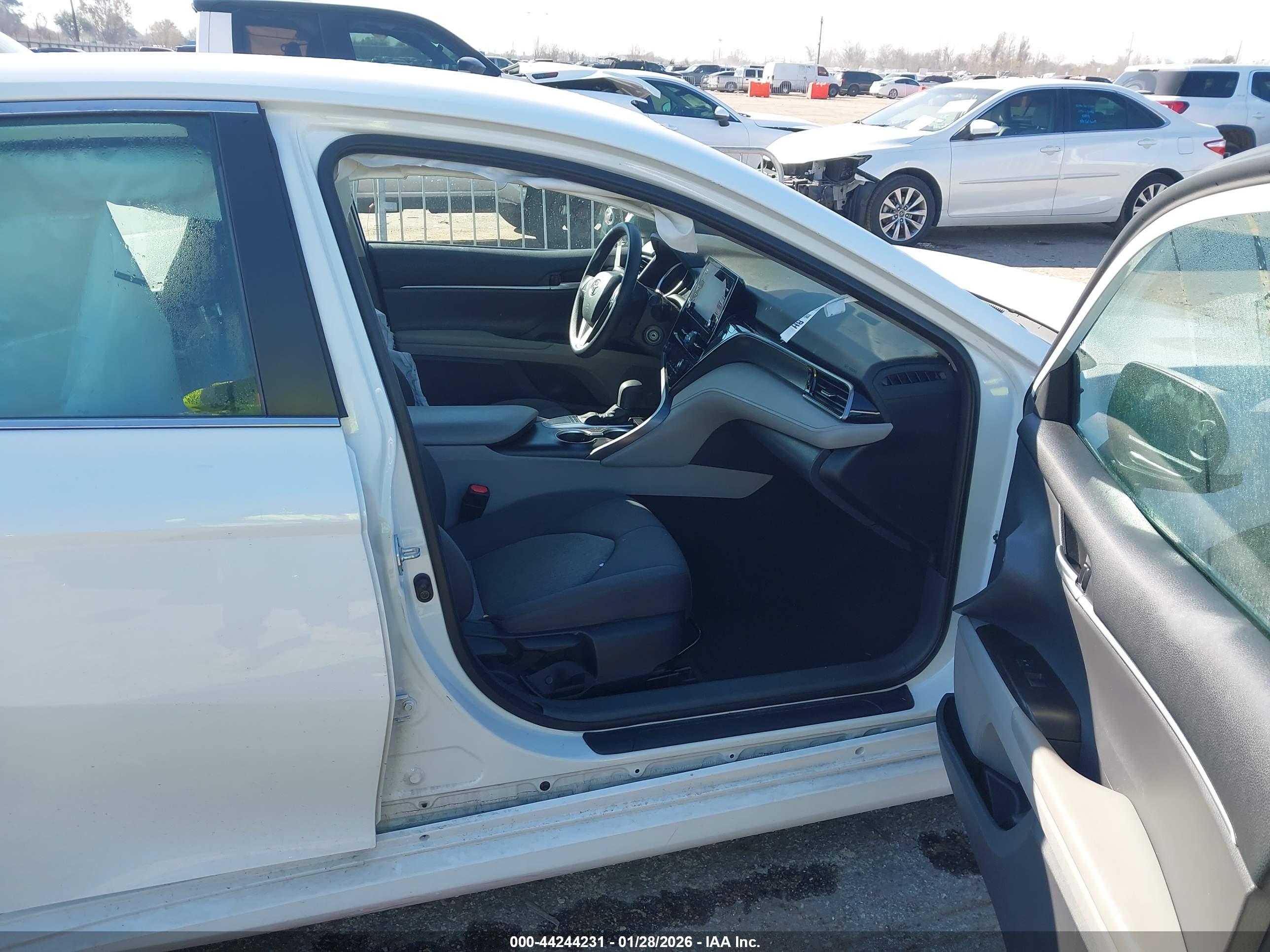 TOYOTA CAMRY image 5