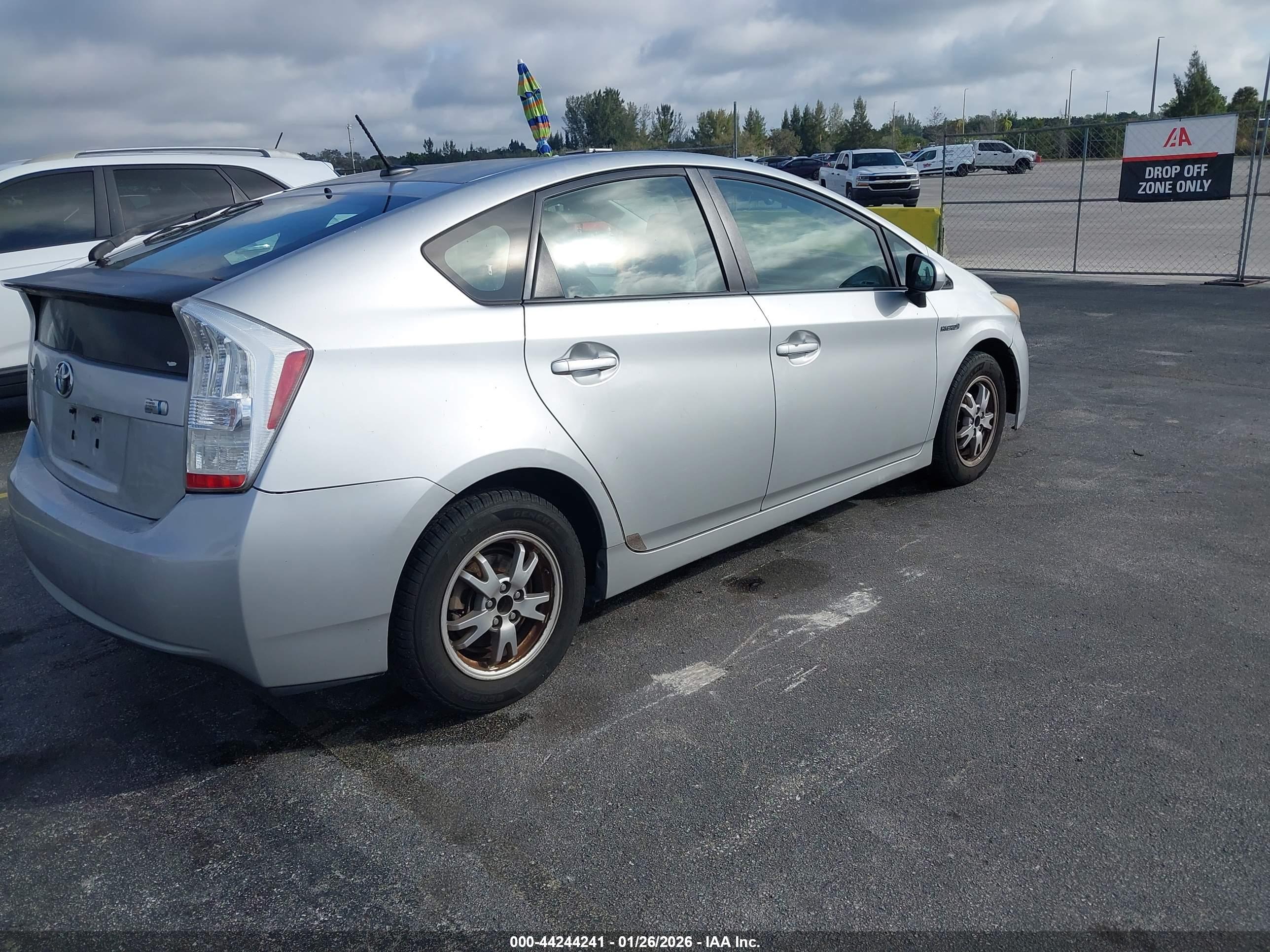 TOYOTA PRIUS image 4