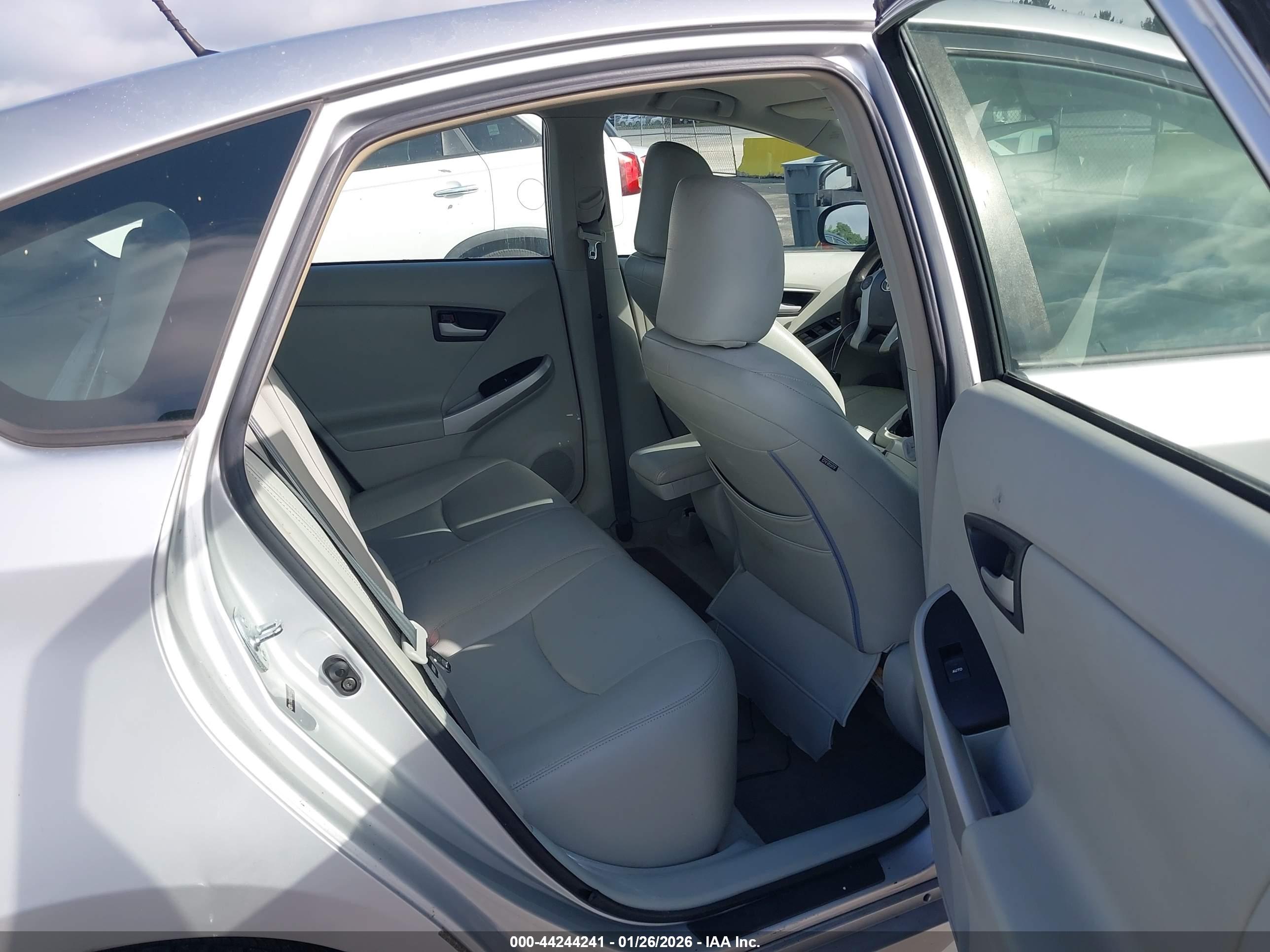 TOYOTA PRIUS image 8