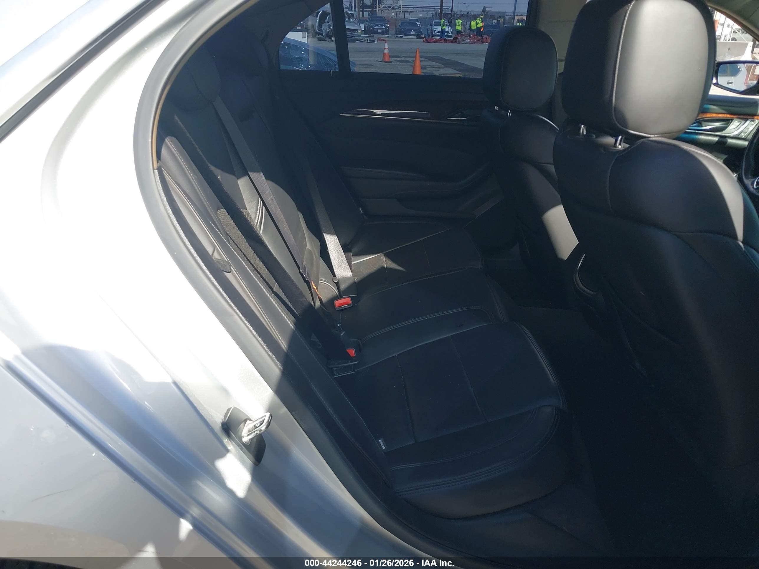 CADILLAC CTS image 8