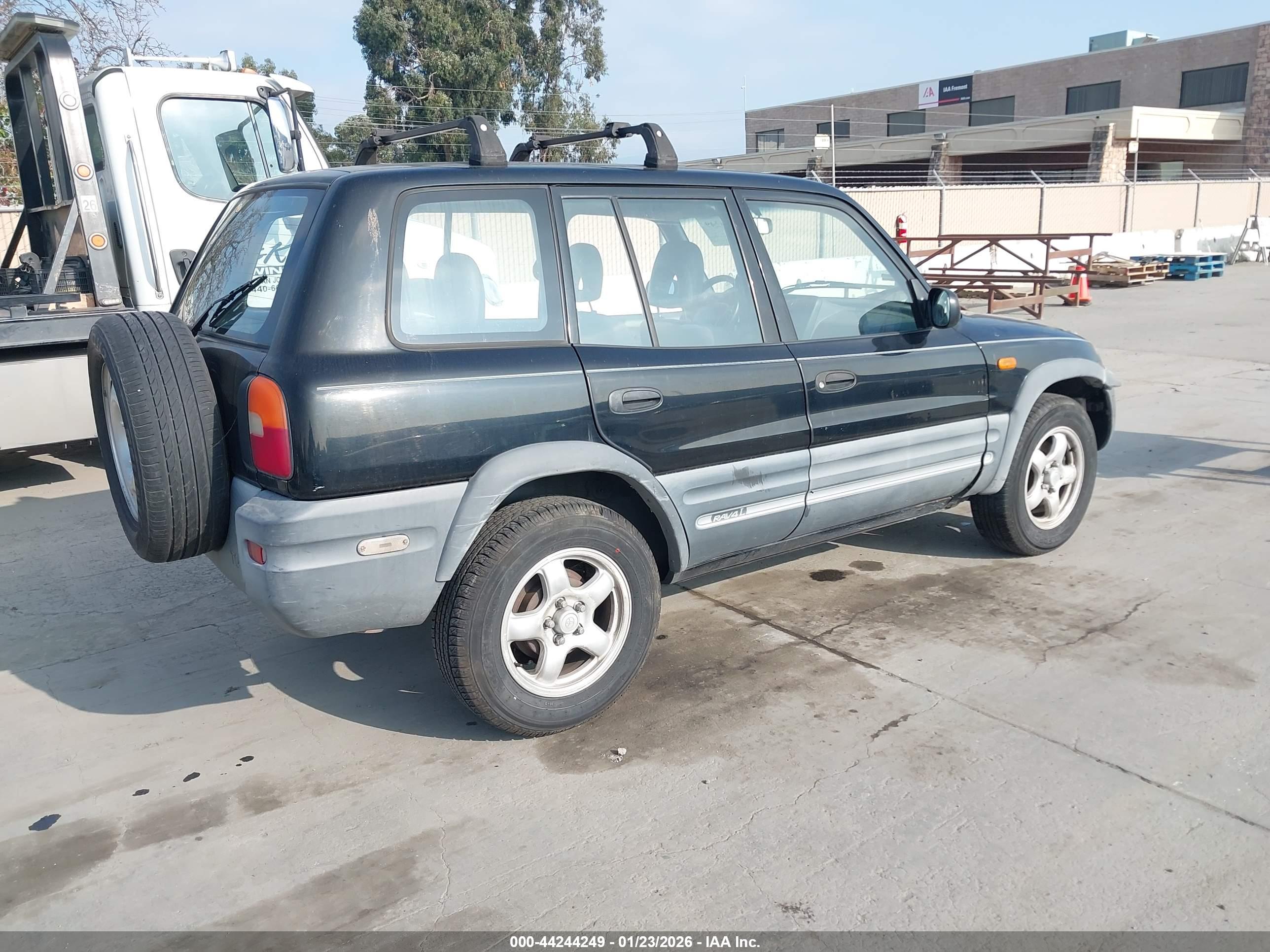 TOYOTA RAV4 image 4