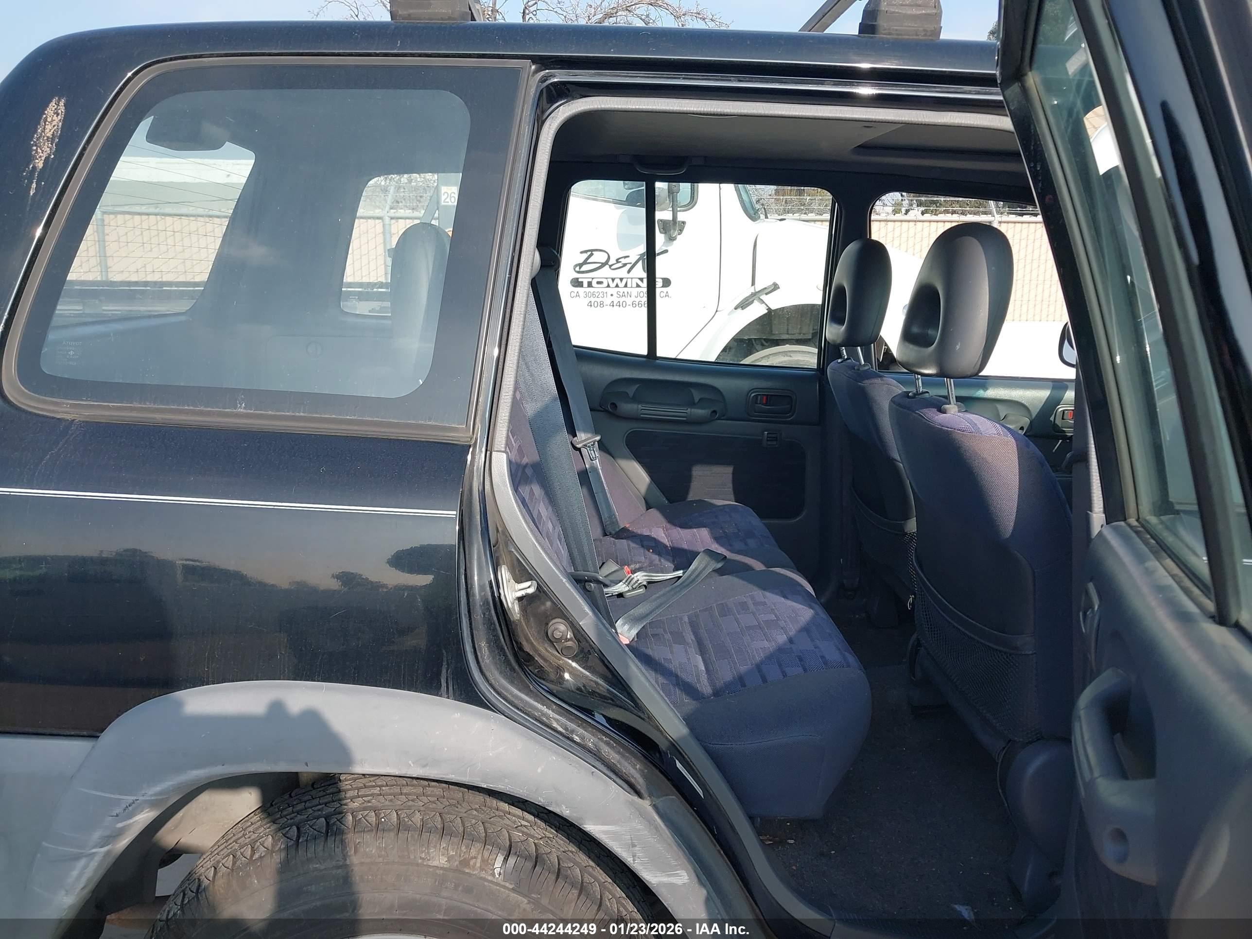 TOYOTA RAV4 image 8