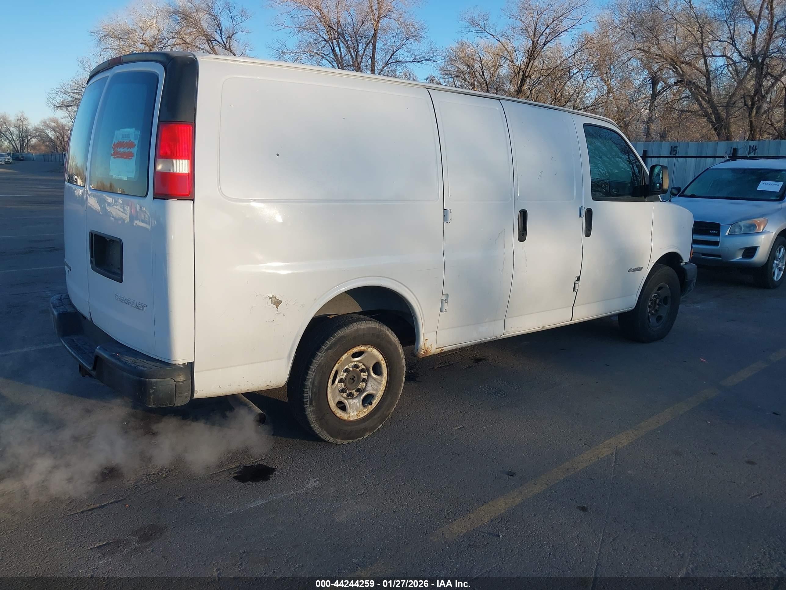 CHEVROLET EXPRESS image 4