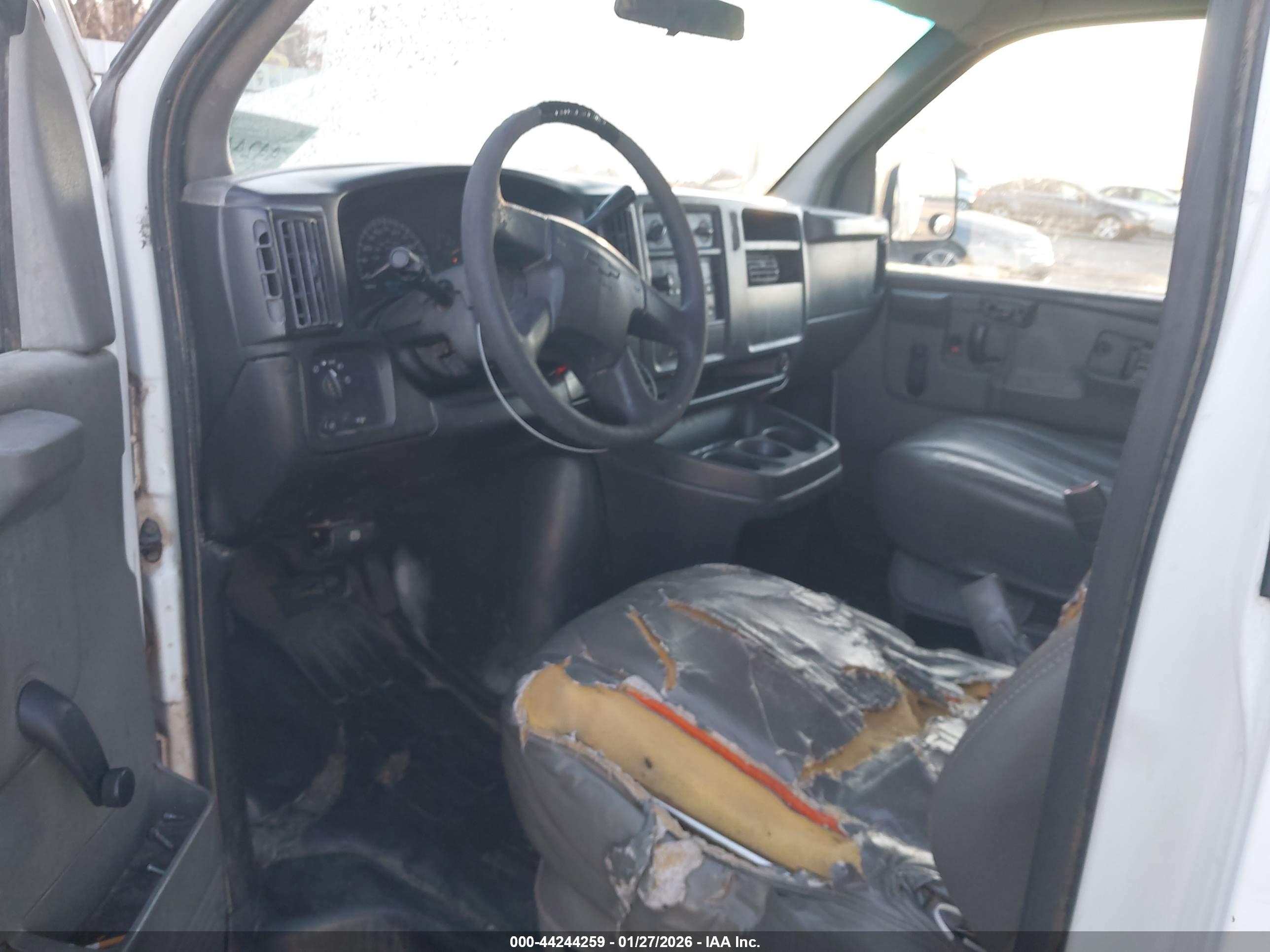 CHEVROLET EXPRESS image 5