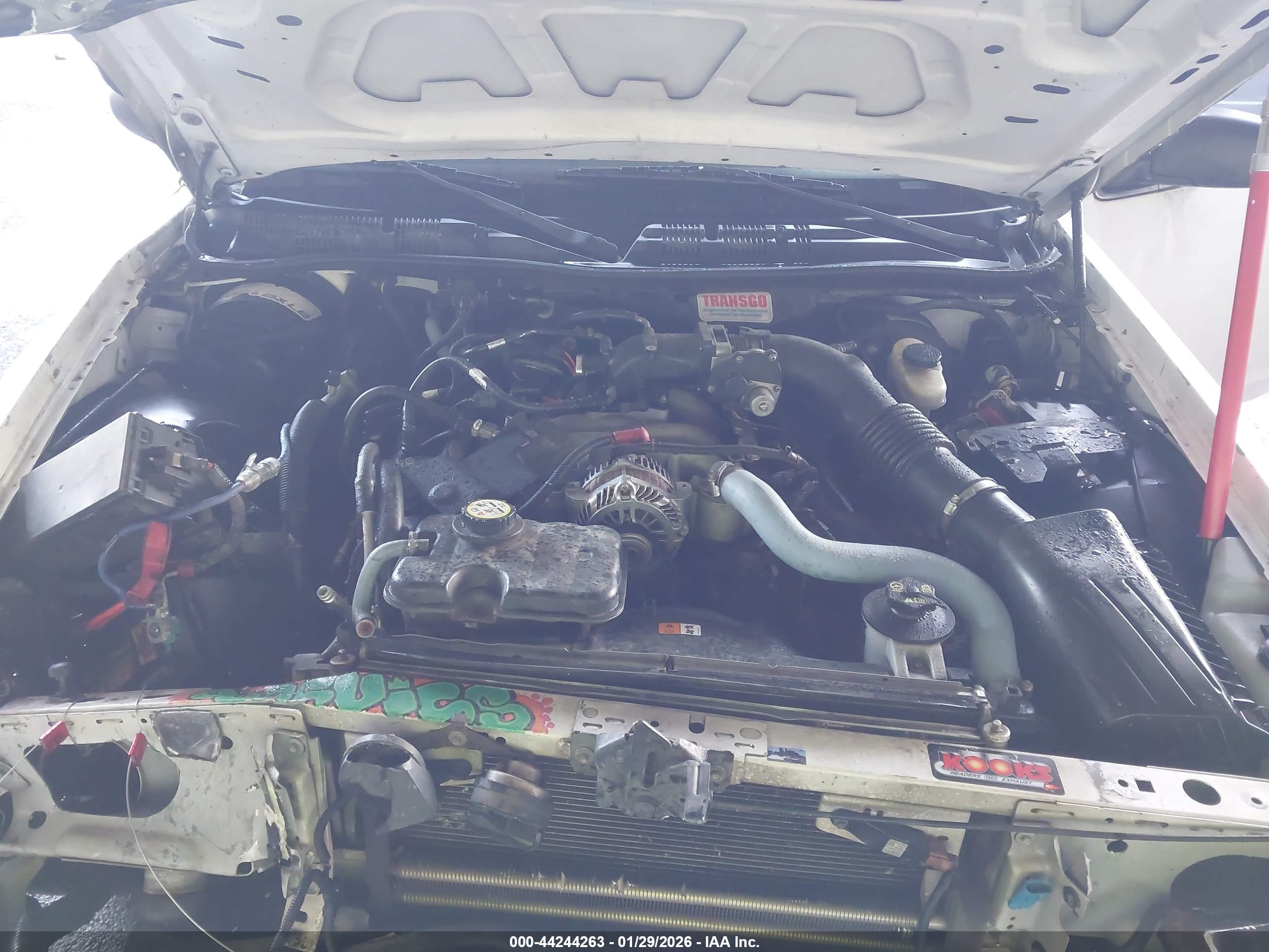 FORD CROWN image 10