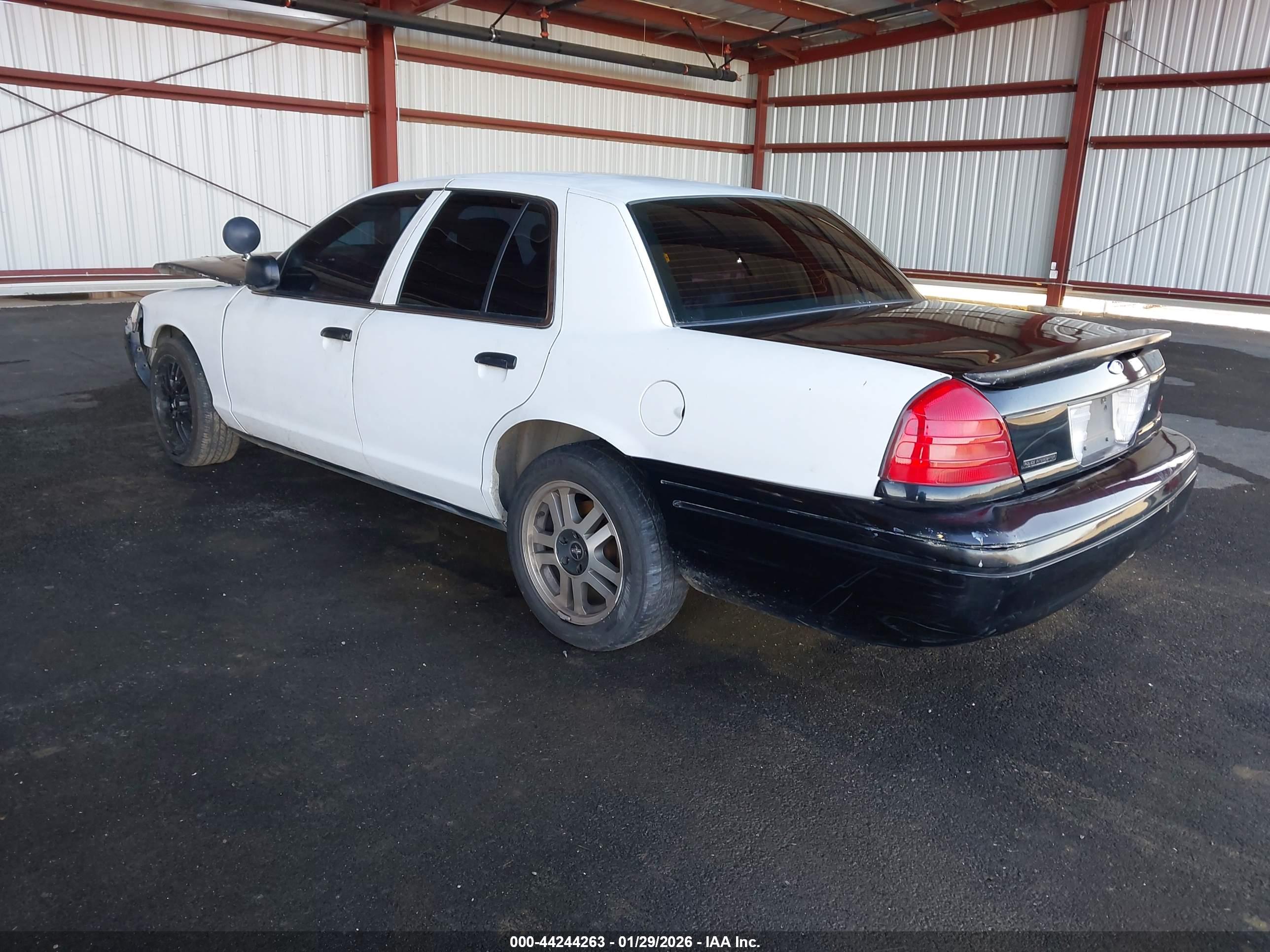 FORD CROWN image 3