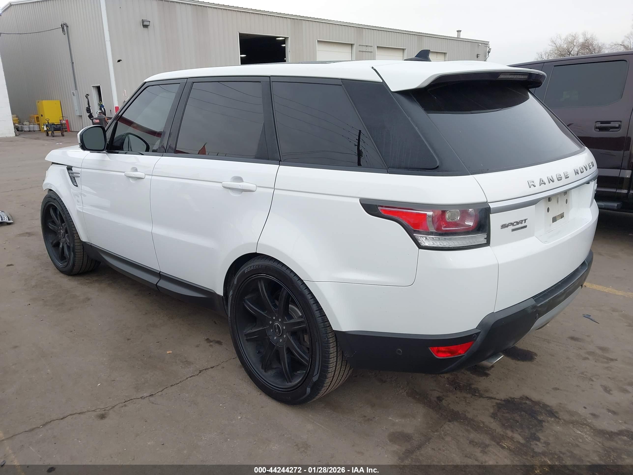 LAND ROVER image 3