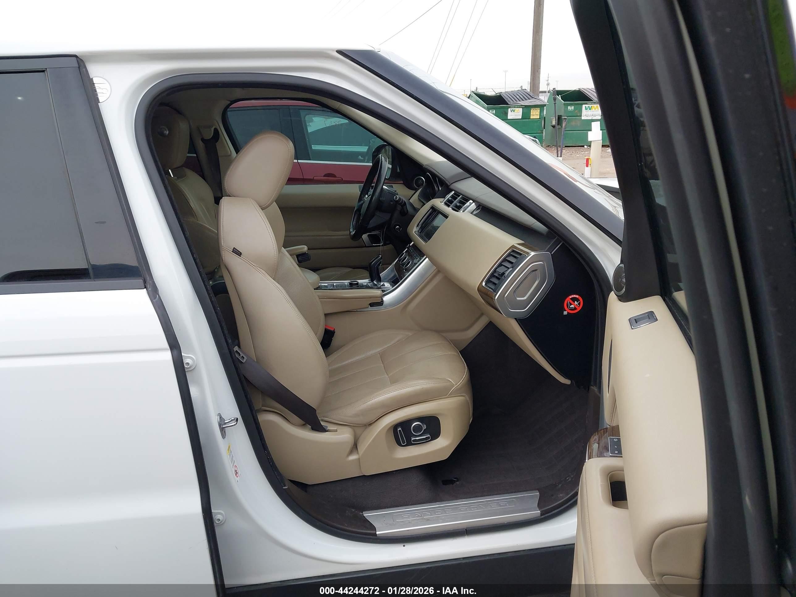 LAND ROVER image 5