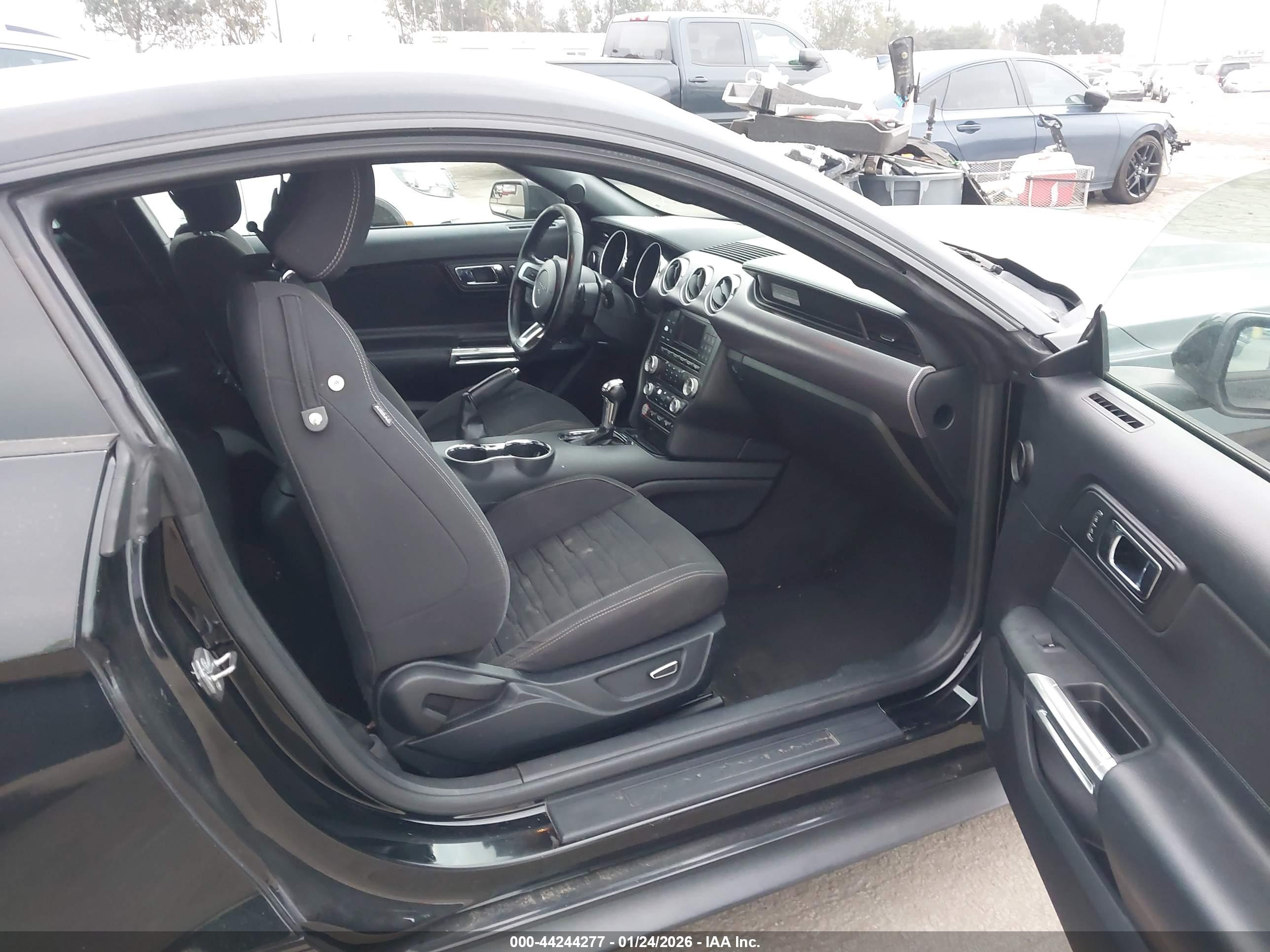 FORD MUSTANG image 5