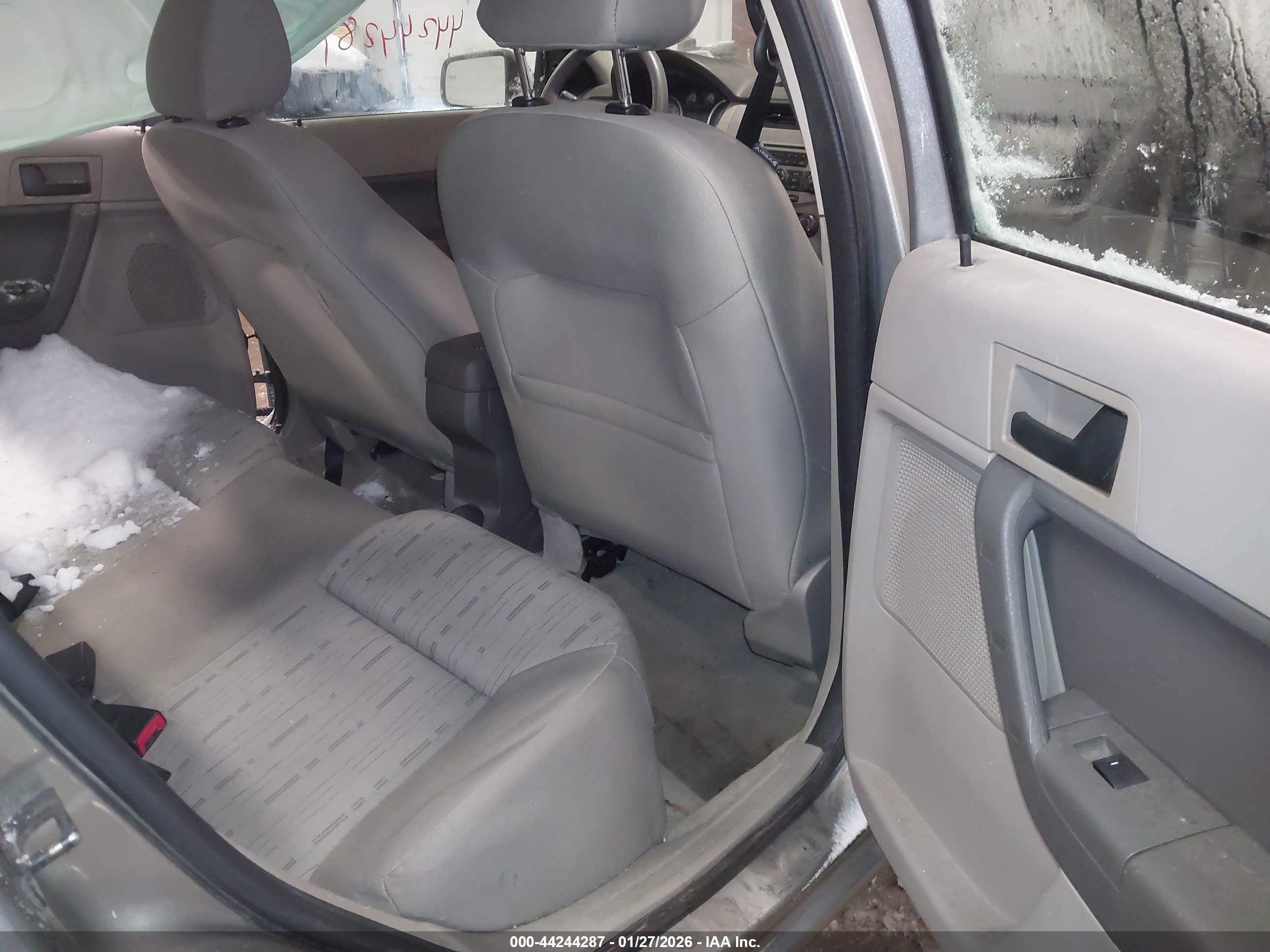 FORD FOCUS image 8