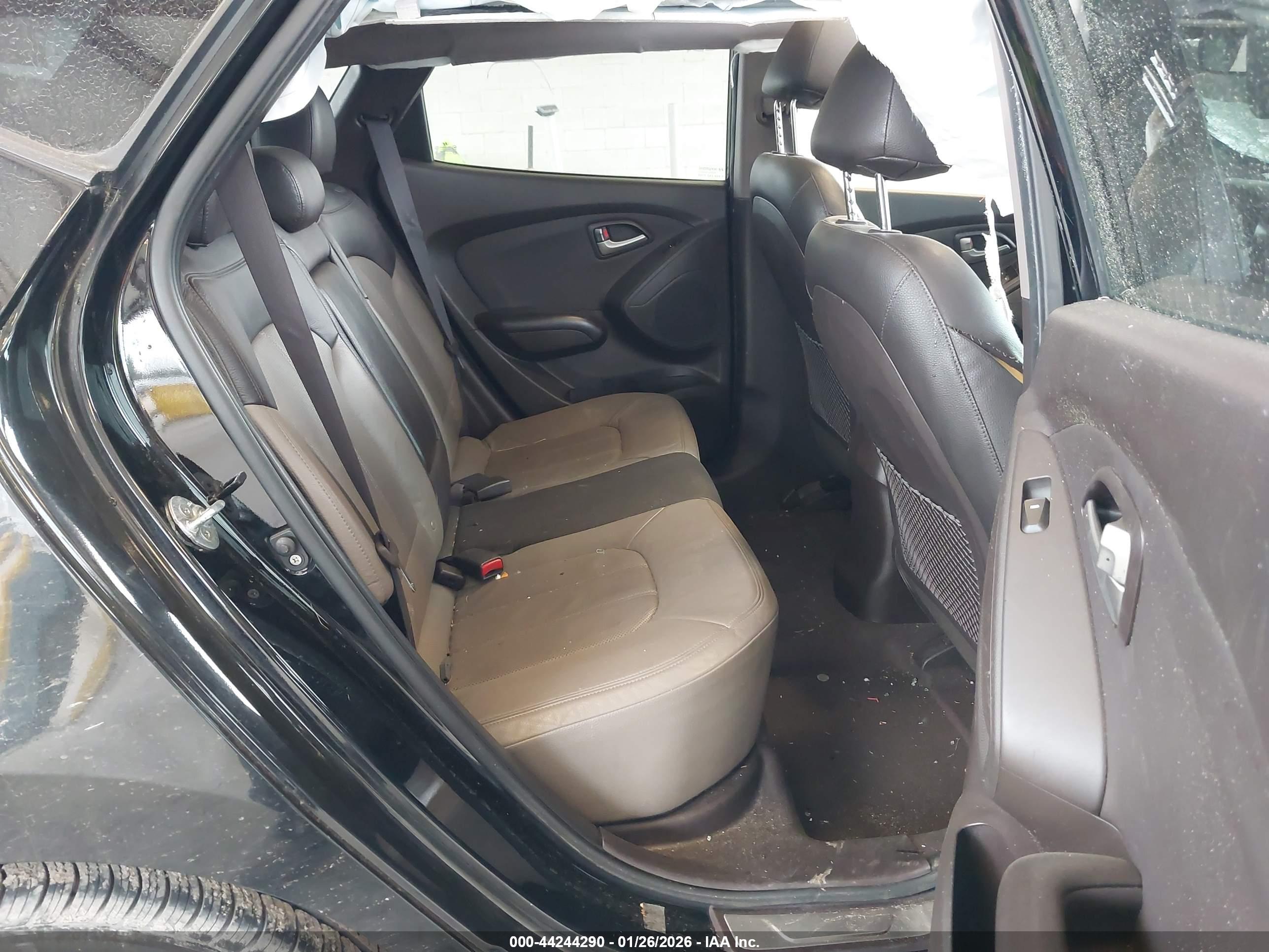 HYUNDAI TUCSON image 8