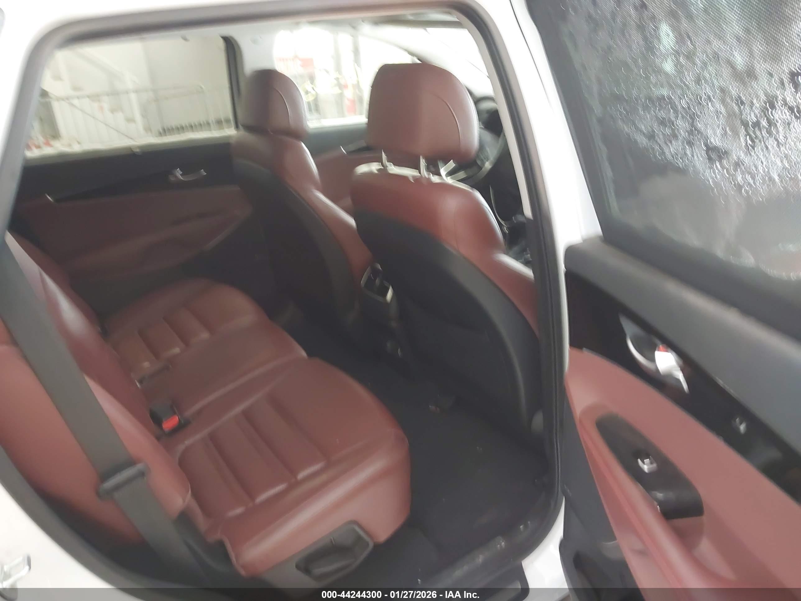 KIA SORENTO image 8