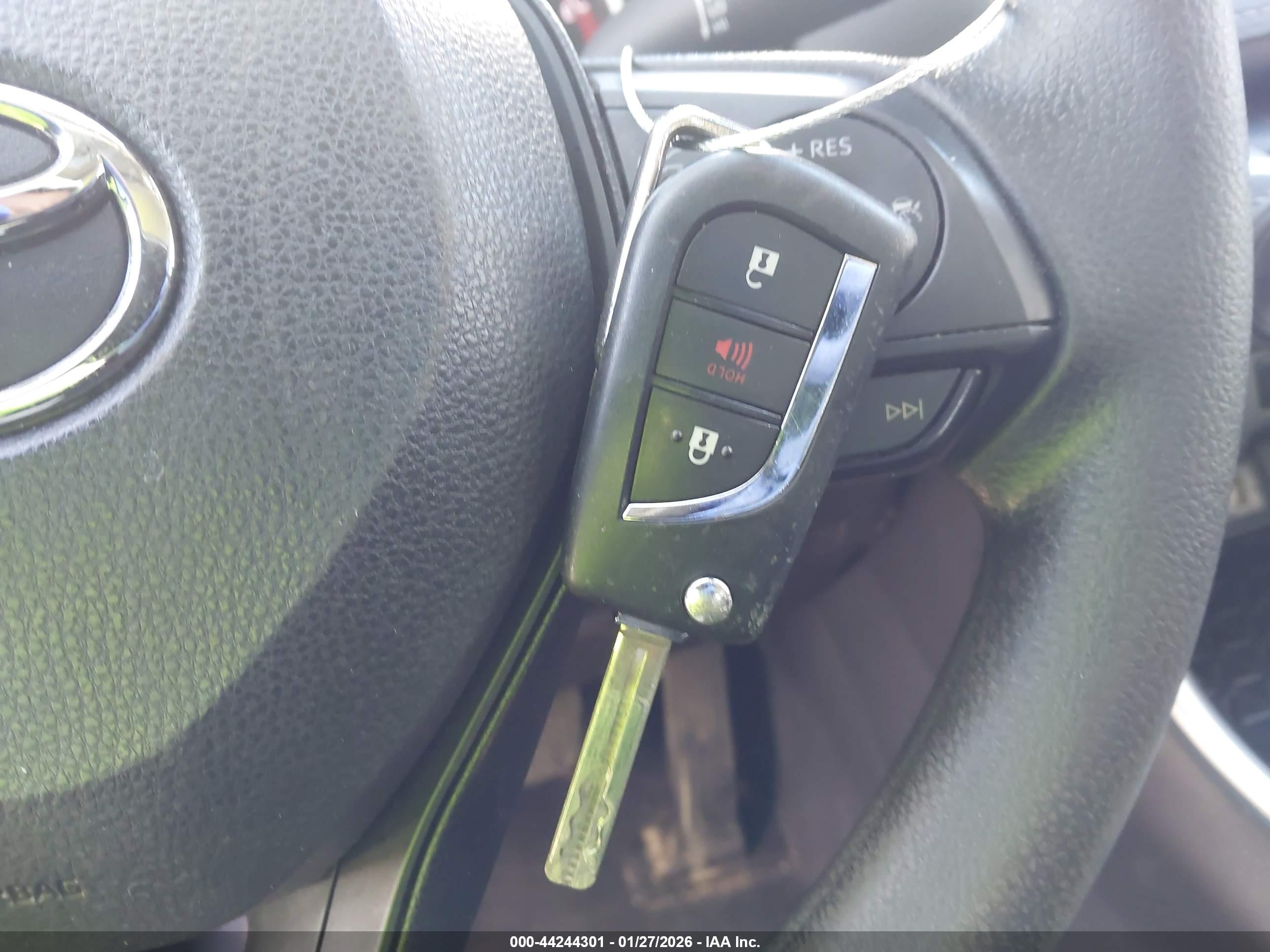 TOYOTA RAV4 image 11