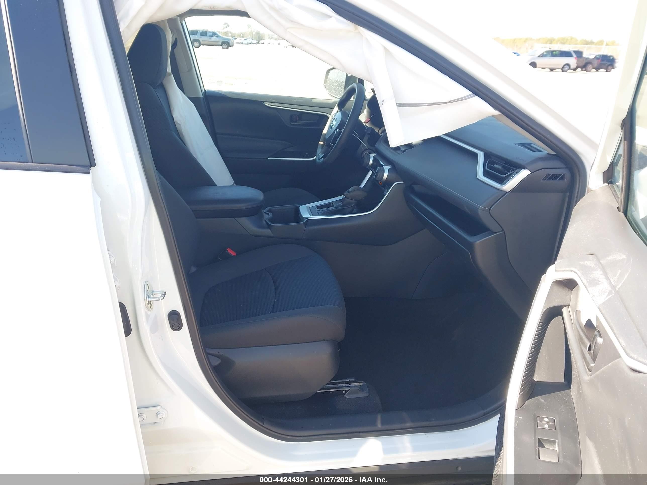 TOYOTA RAV4 image 5