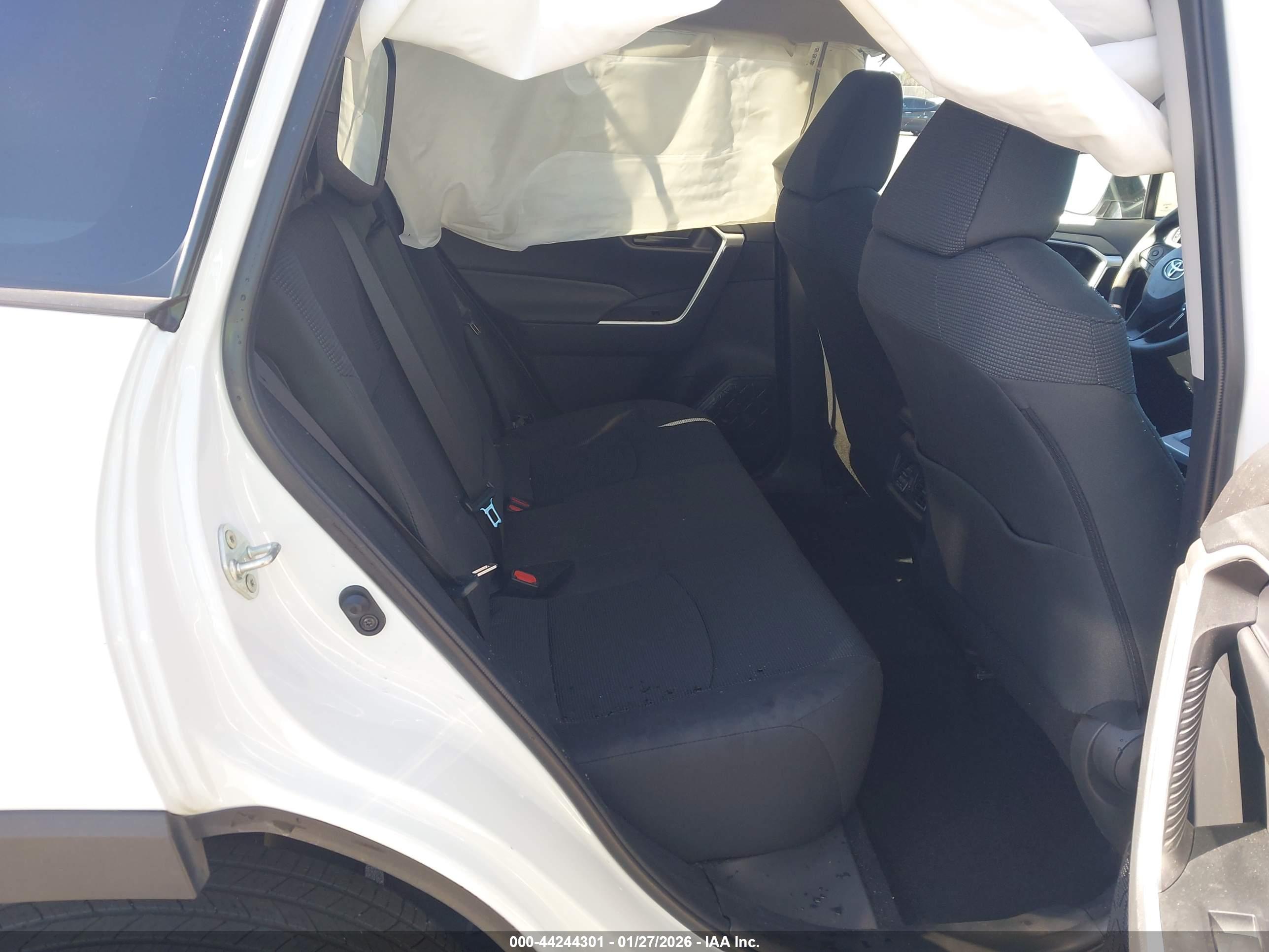TOYOTA RAV4 image 8