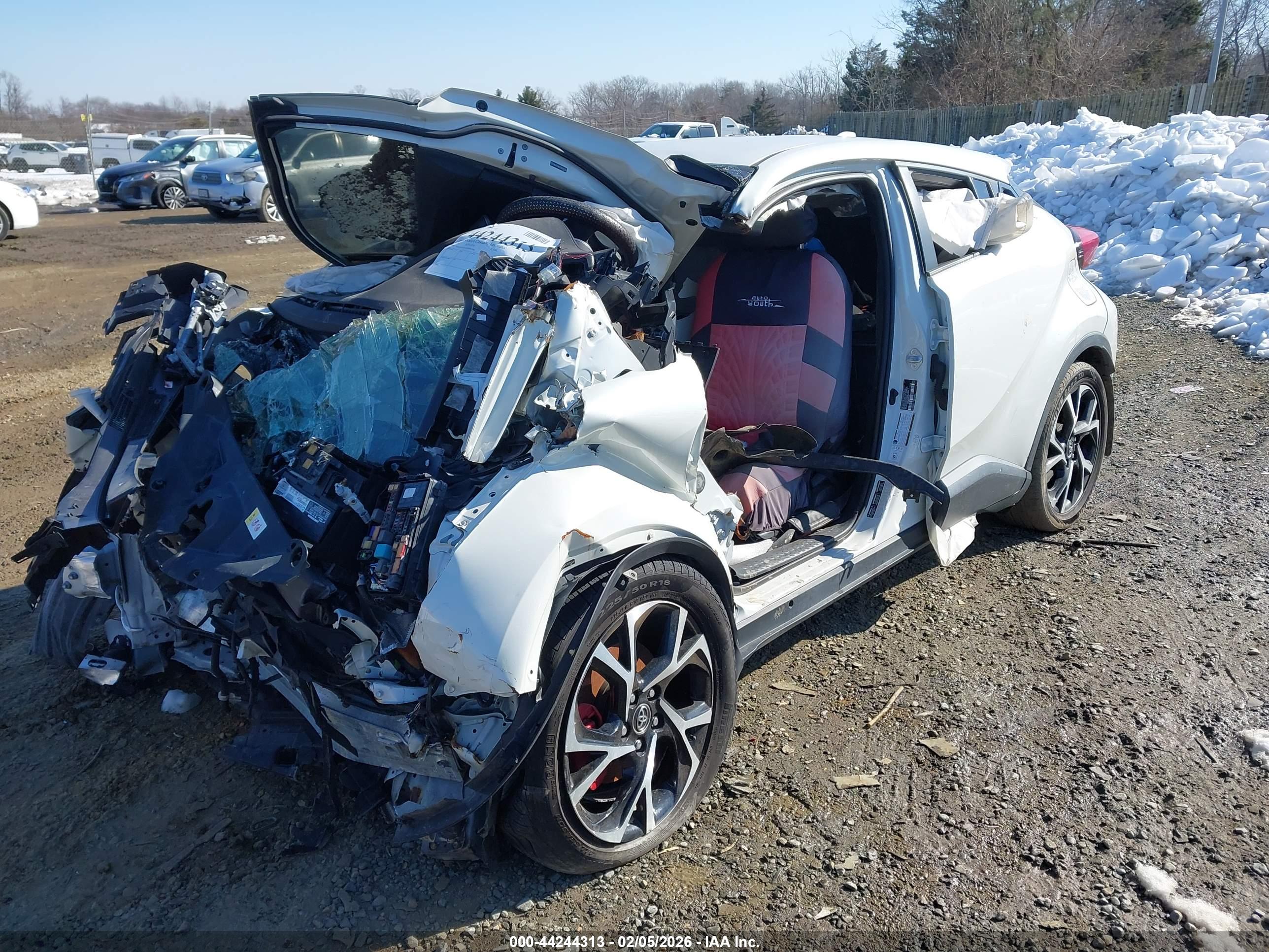 TOYOTA C-HR image 2