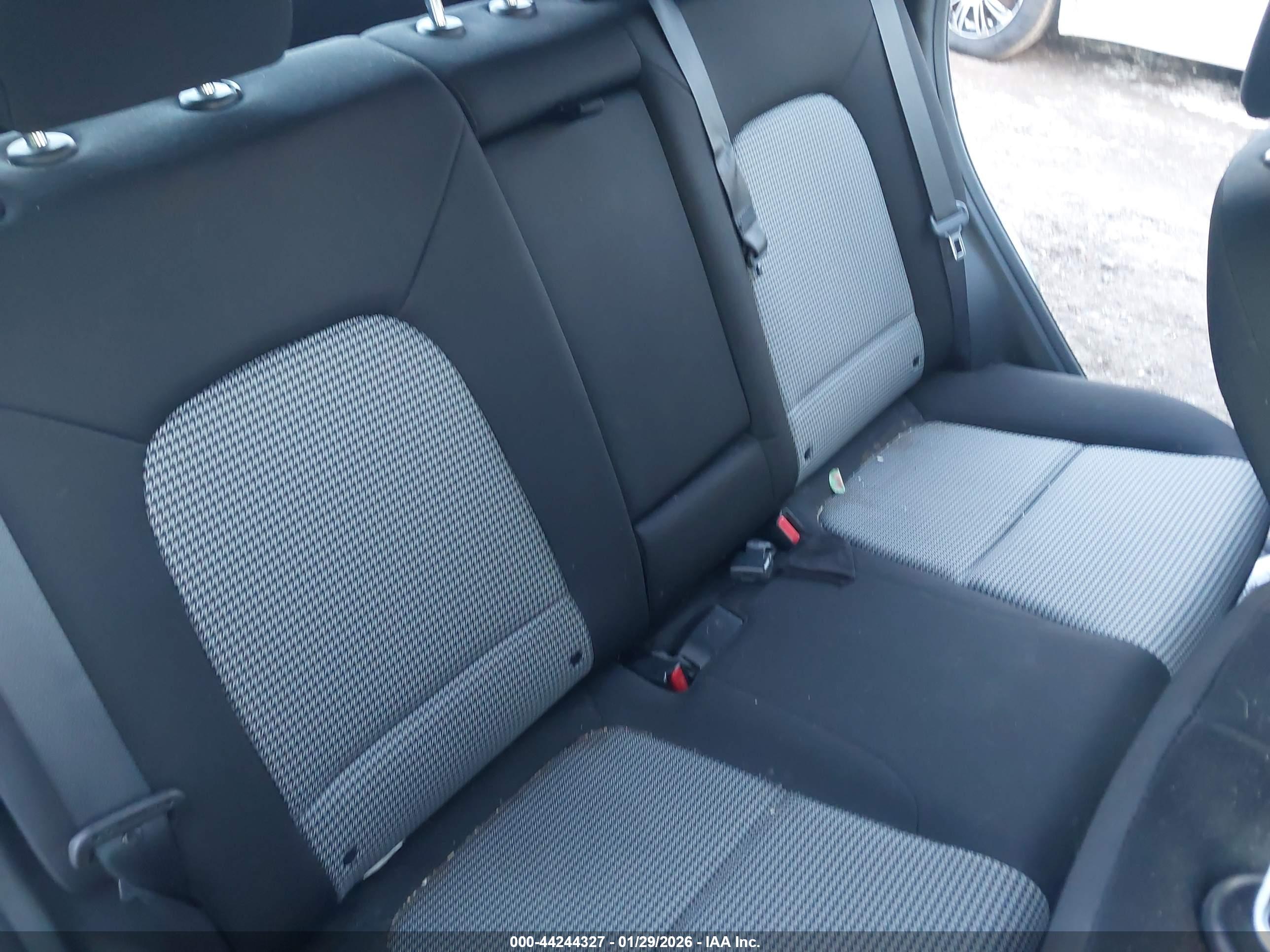 HYUNDAI KONA image 8