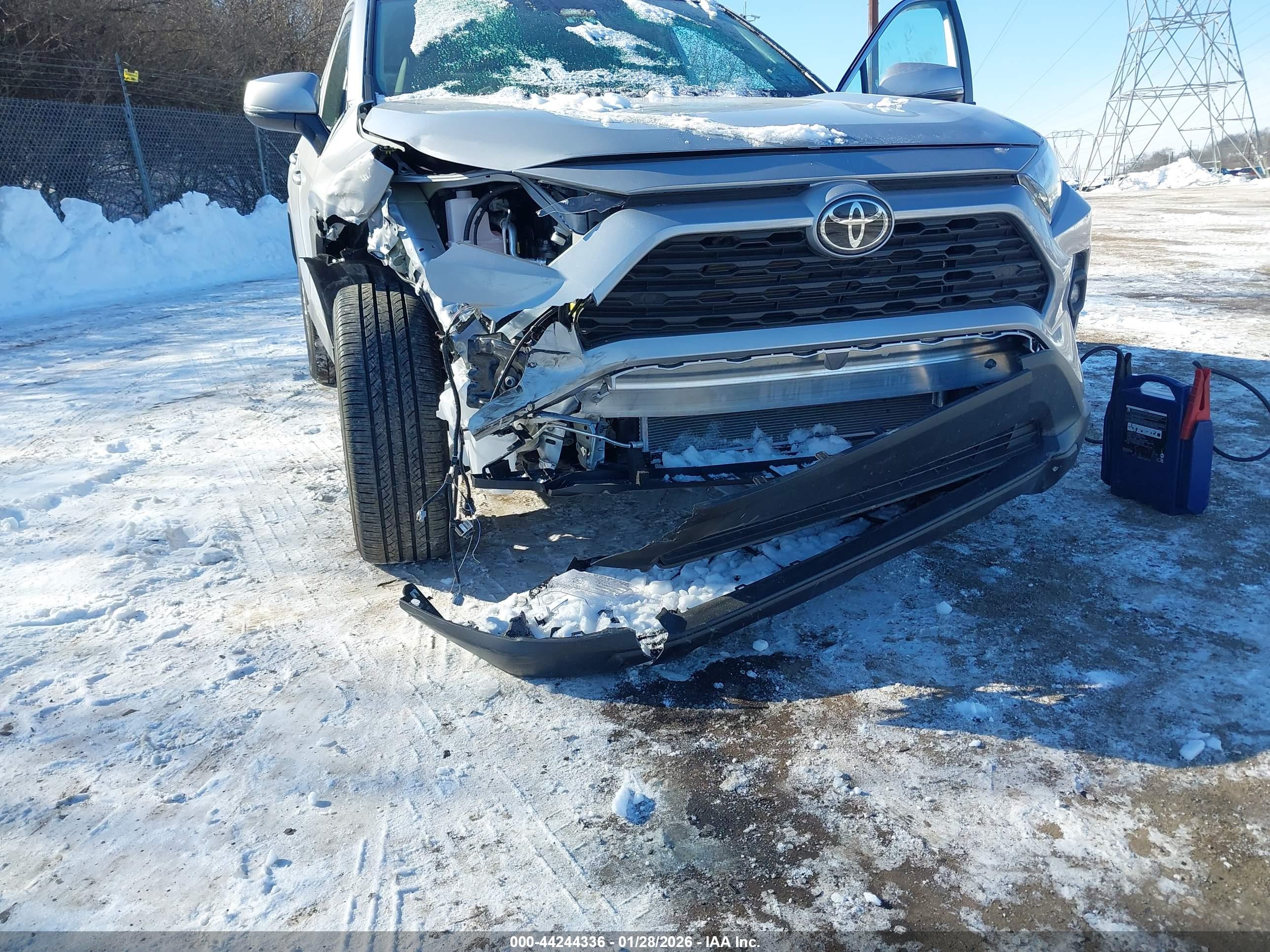 TOYOTA RAV4 image 6