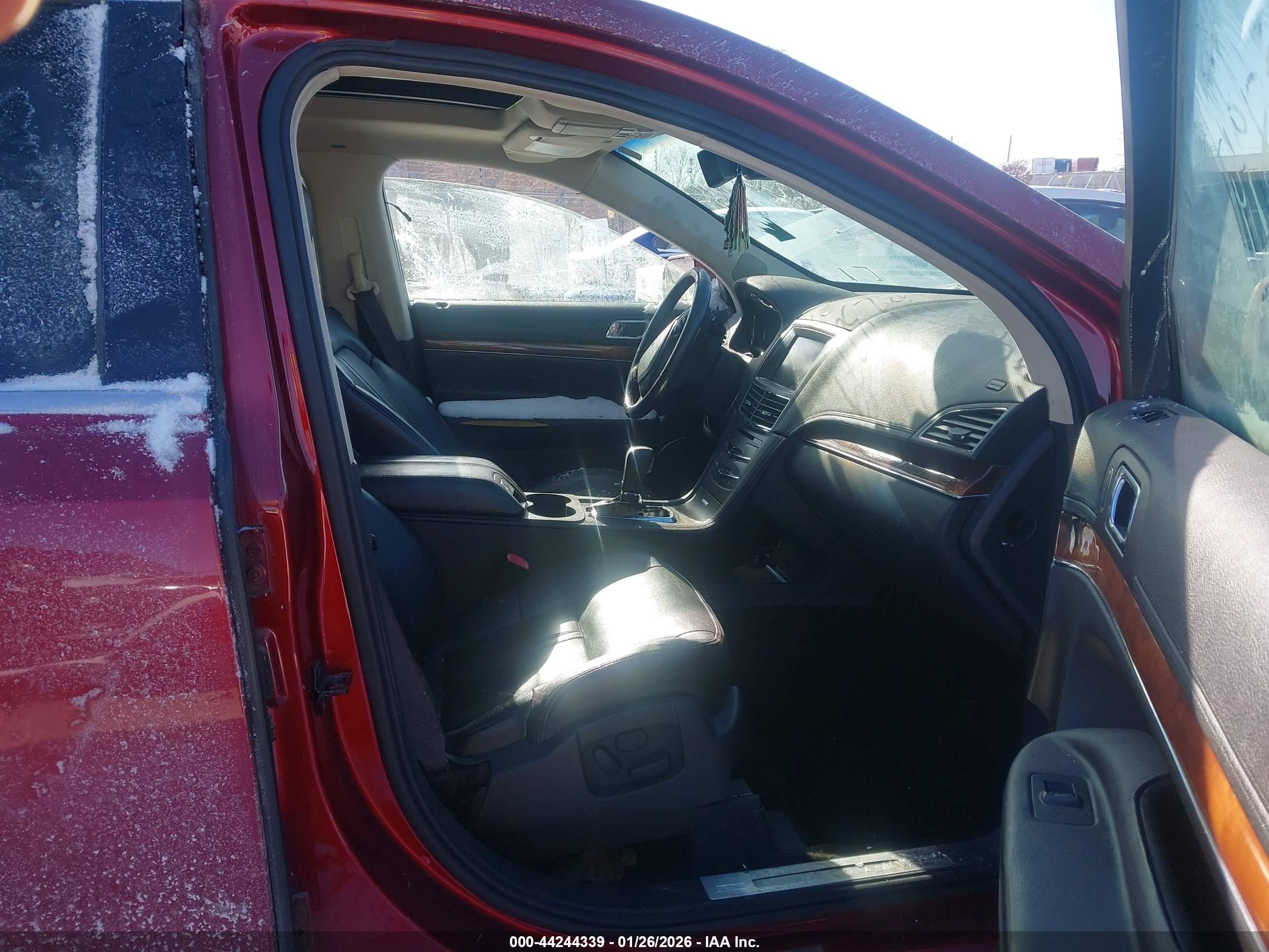 LINCOLN MKT image 5