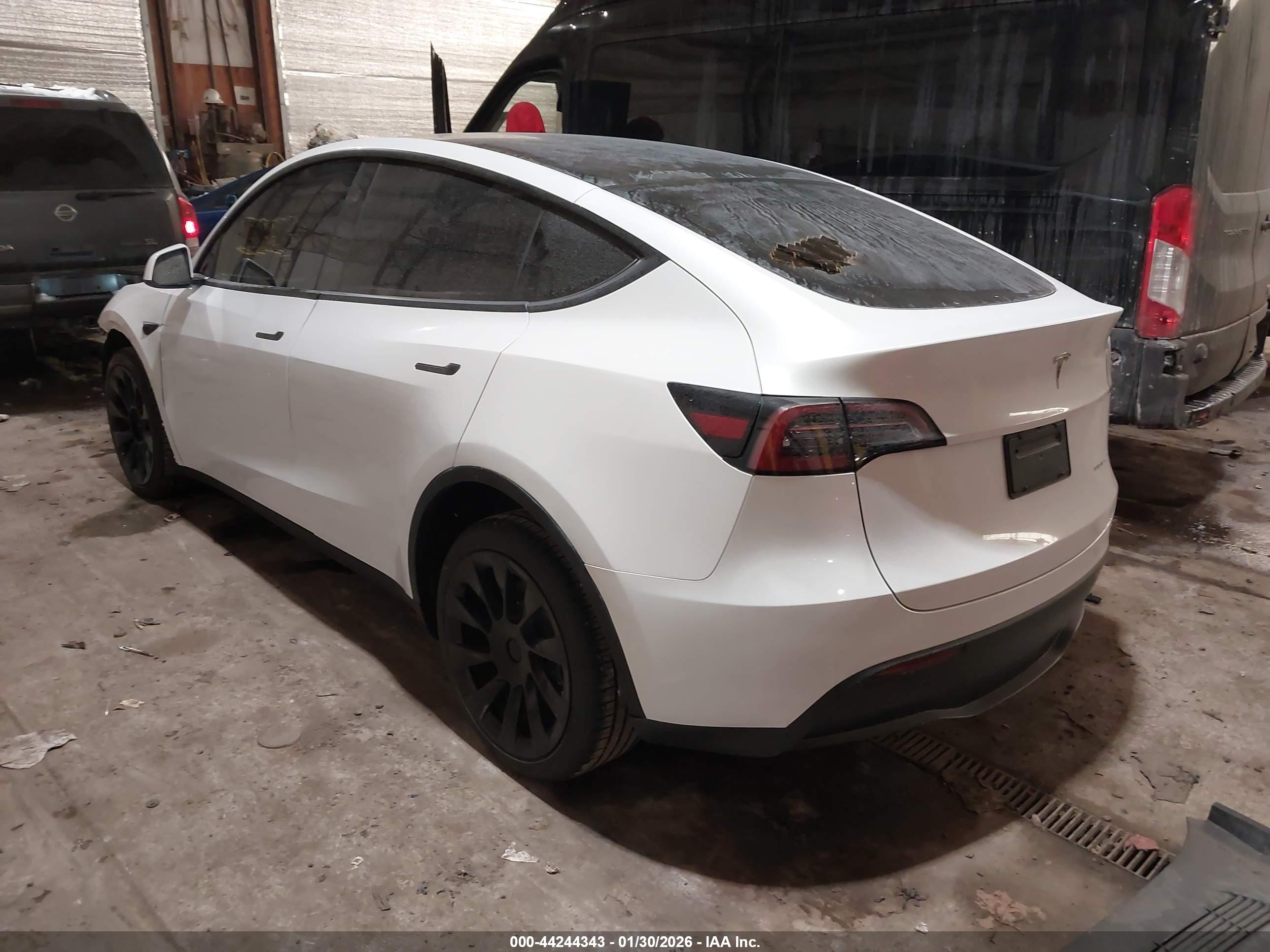 TESLA MODEL image 3