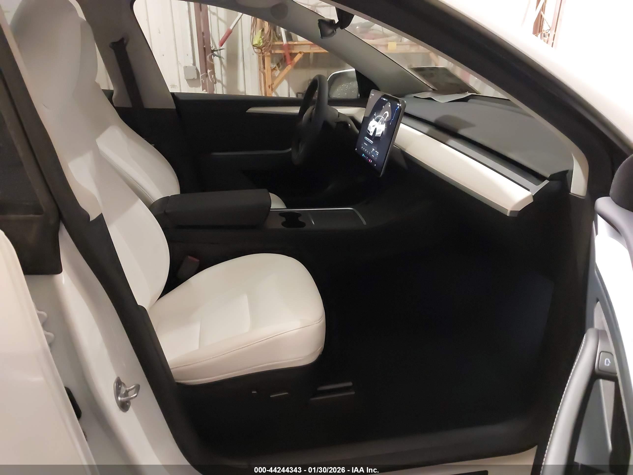 TESLA MODEL image 5