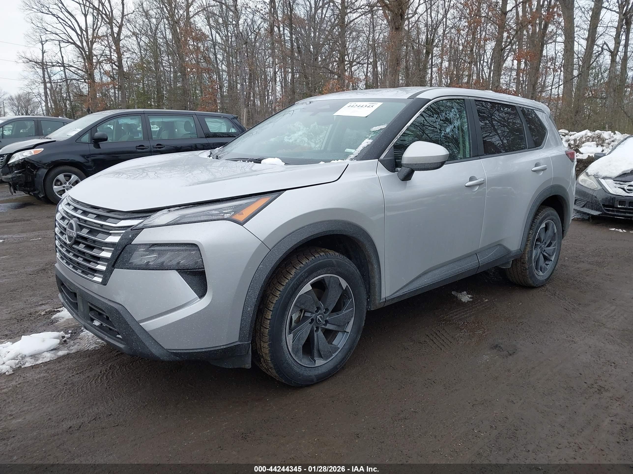 NISSAN ROGUE image 2