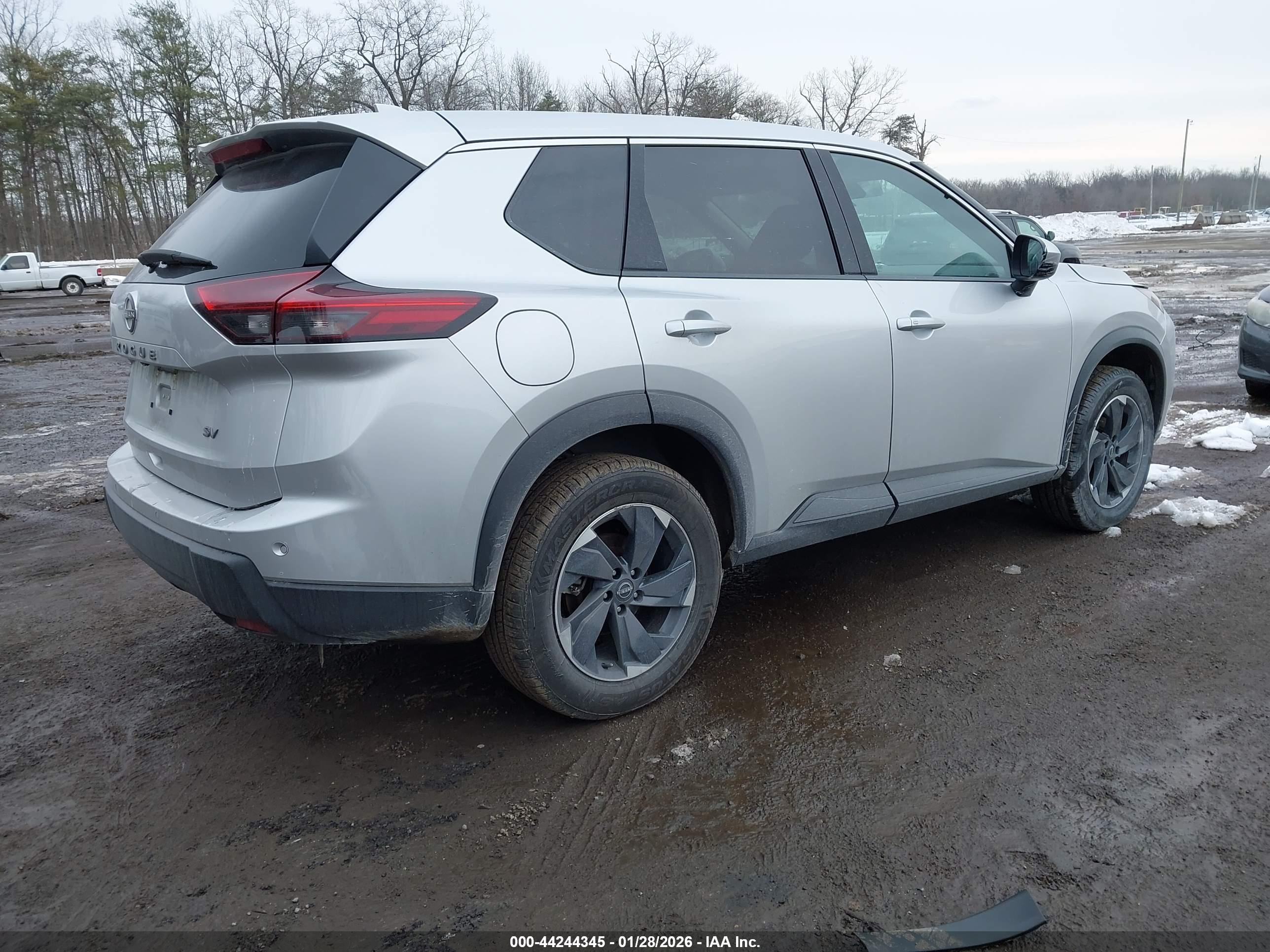 NISSAN ROGUE image 4
