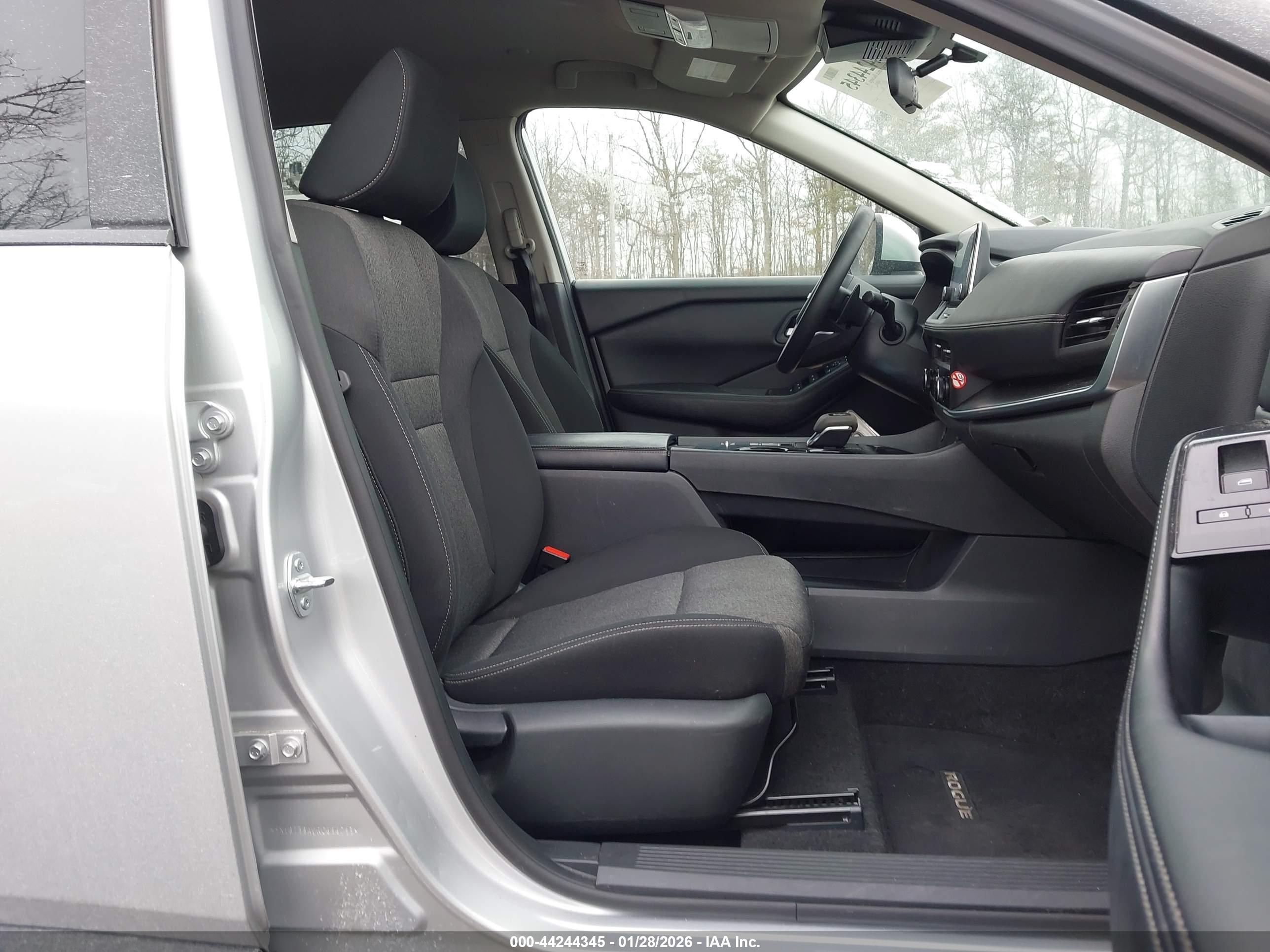 NISSAN ROGUE image 5