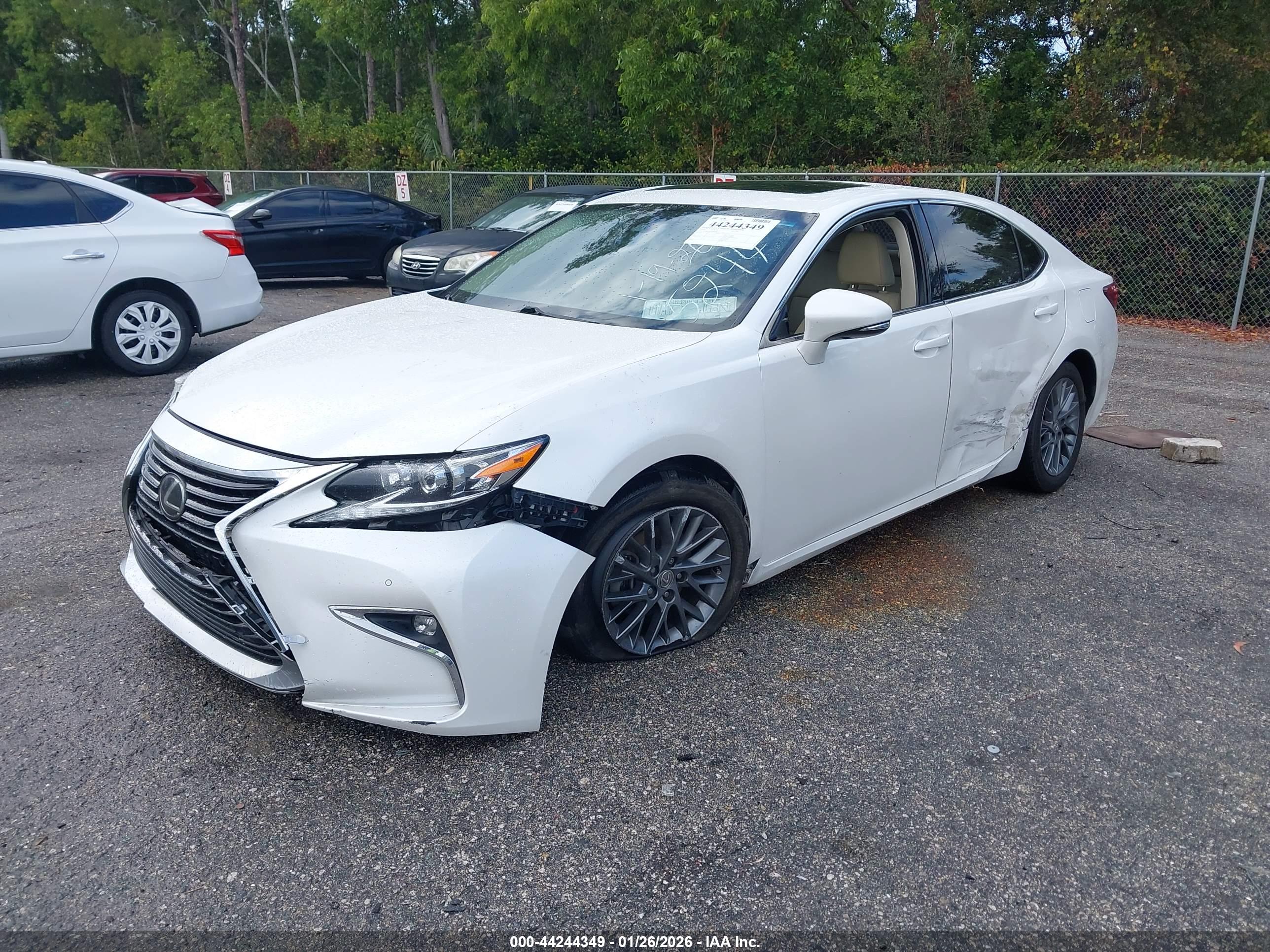 LEXUS ES image 2