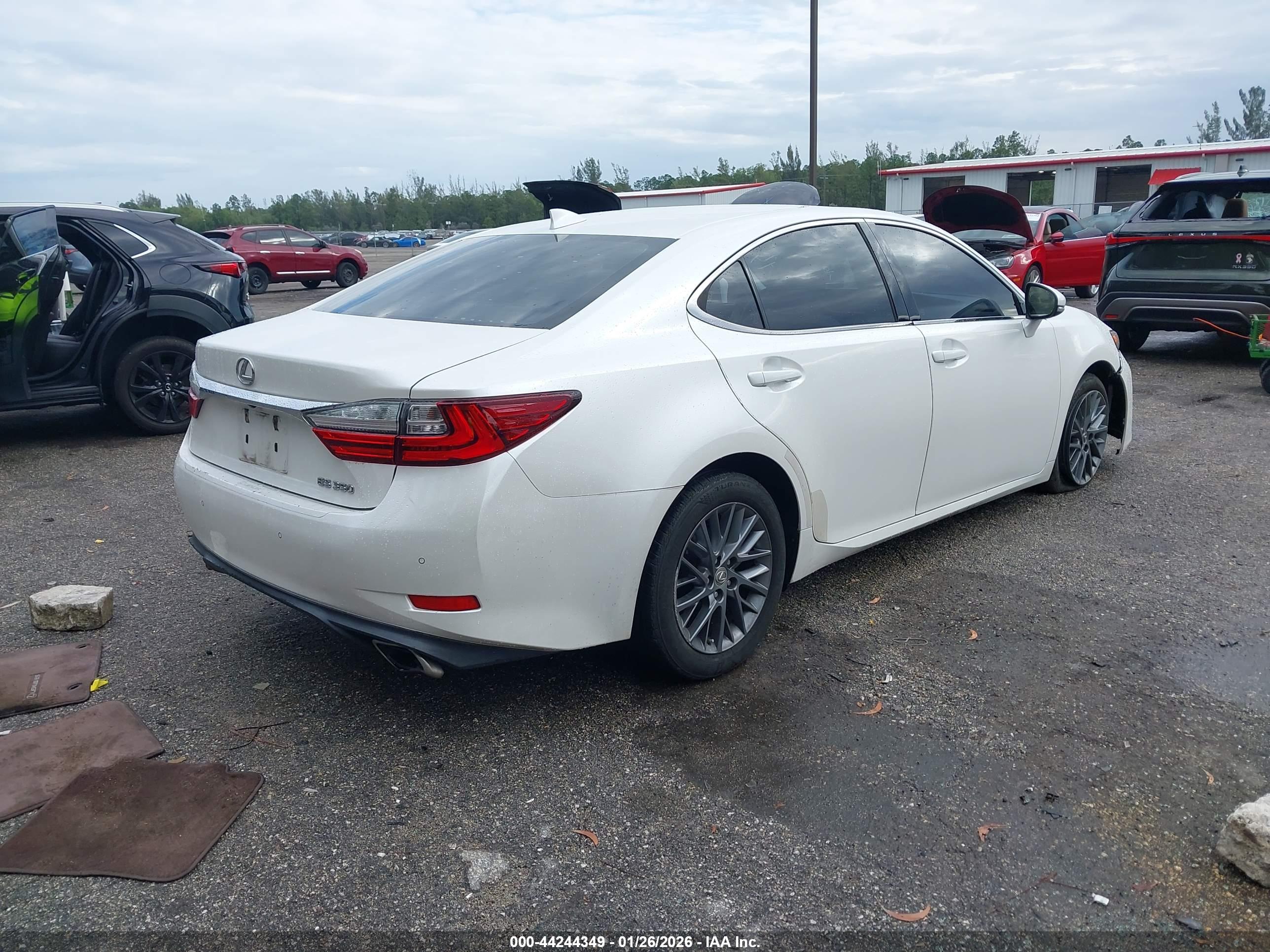 LEXUS ES image 4