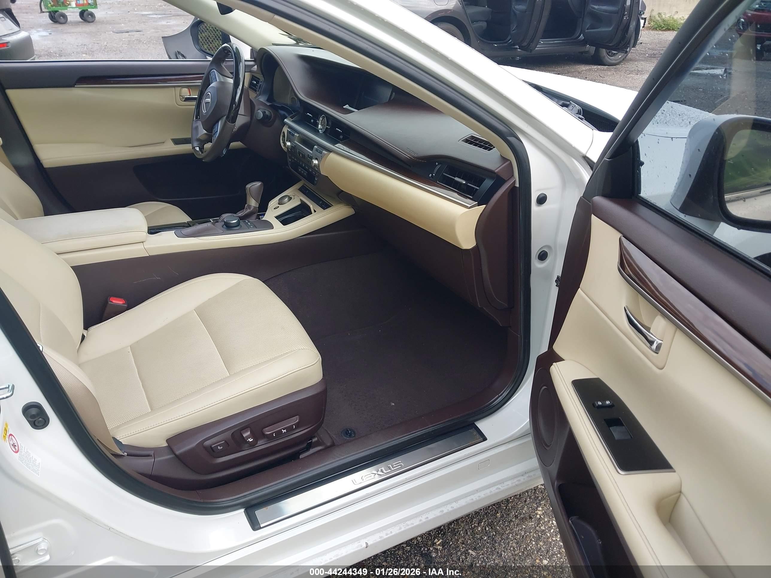 LEXUS ES image 5