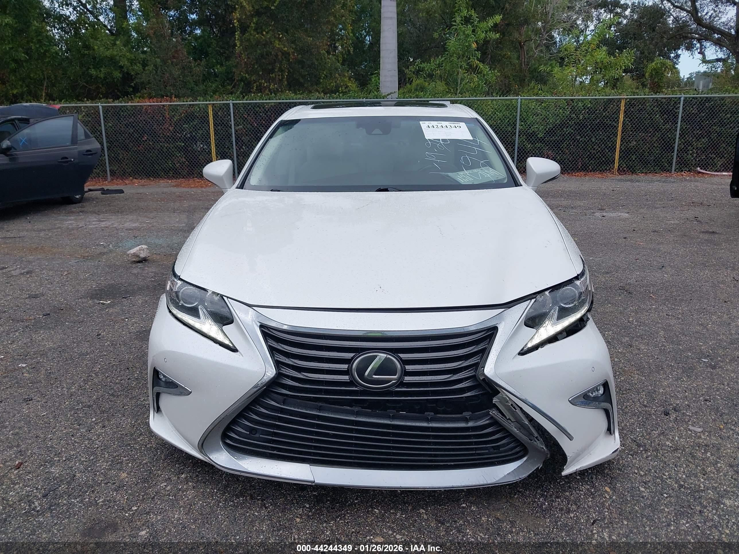 LEXUS ES image 6