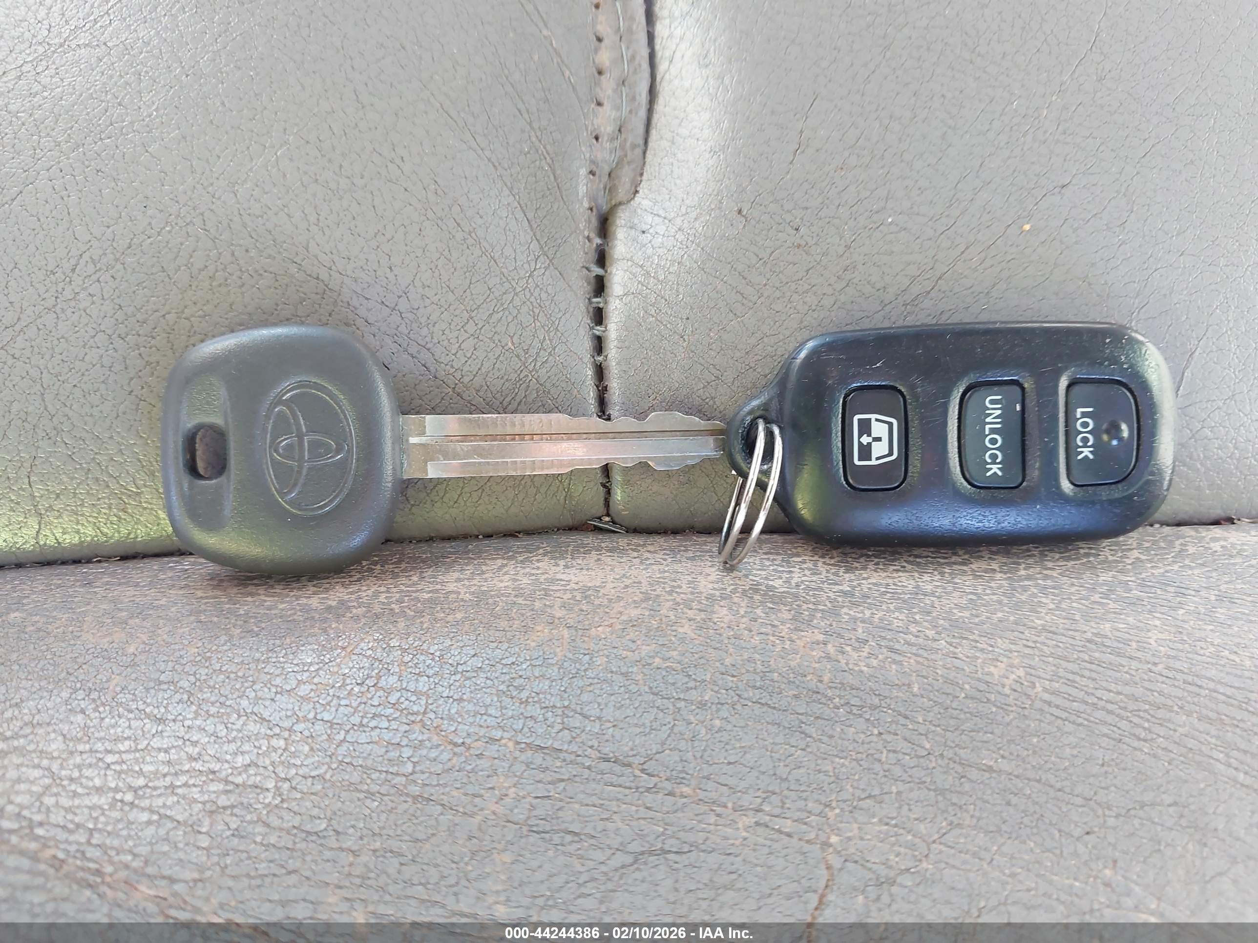 TOYOTA SEQUOIA image 11