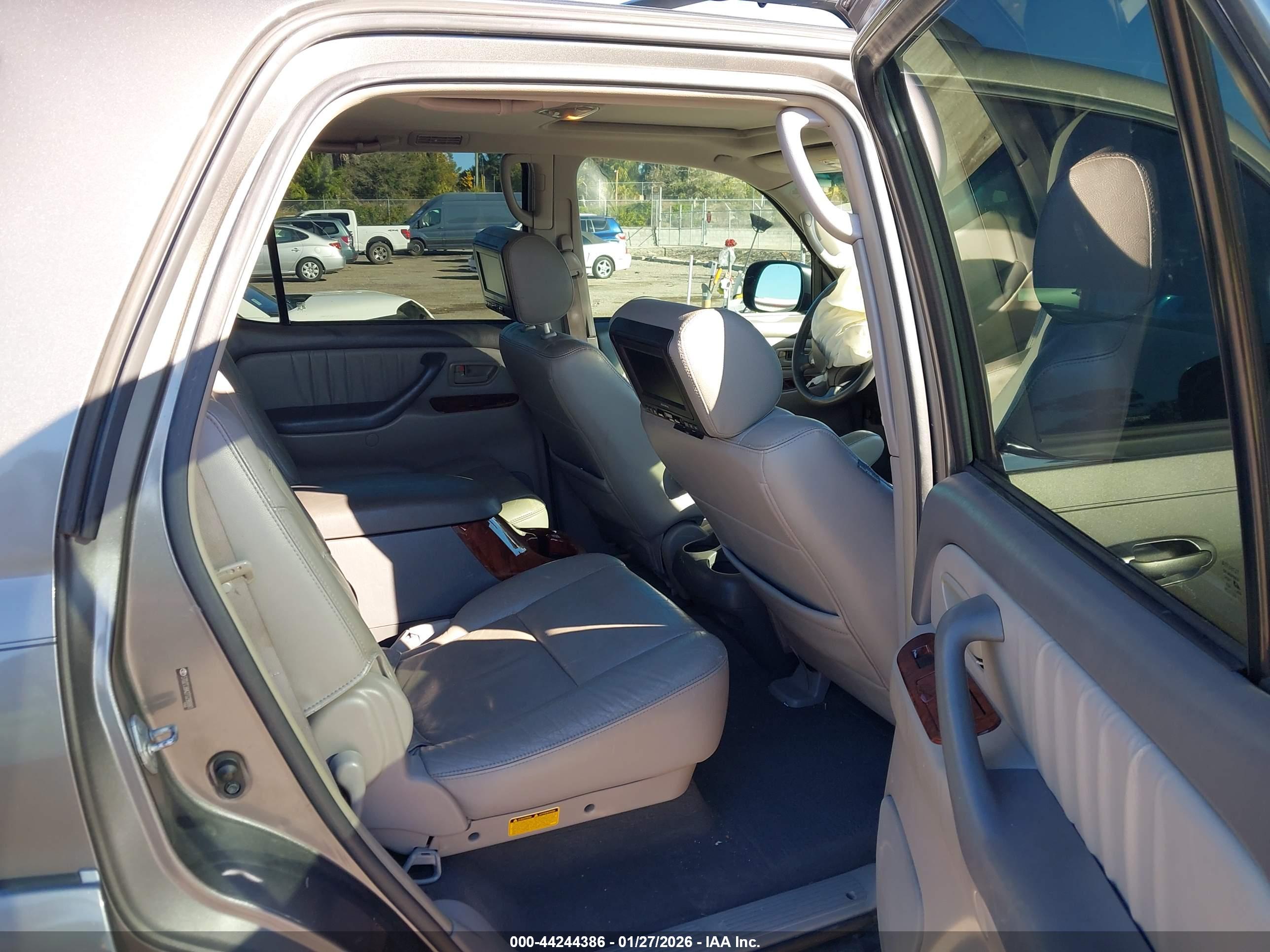TOYOTA SEQUOIA image 8