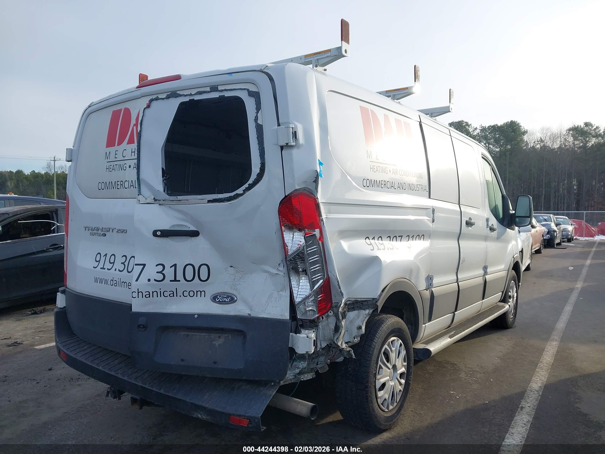 FORD TRANSIT-250 image 4