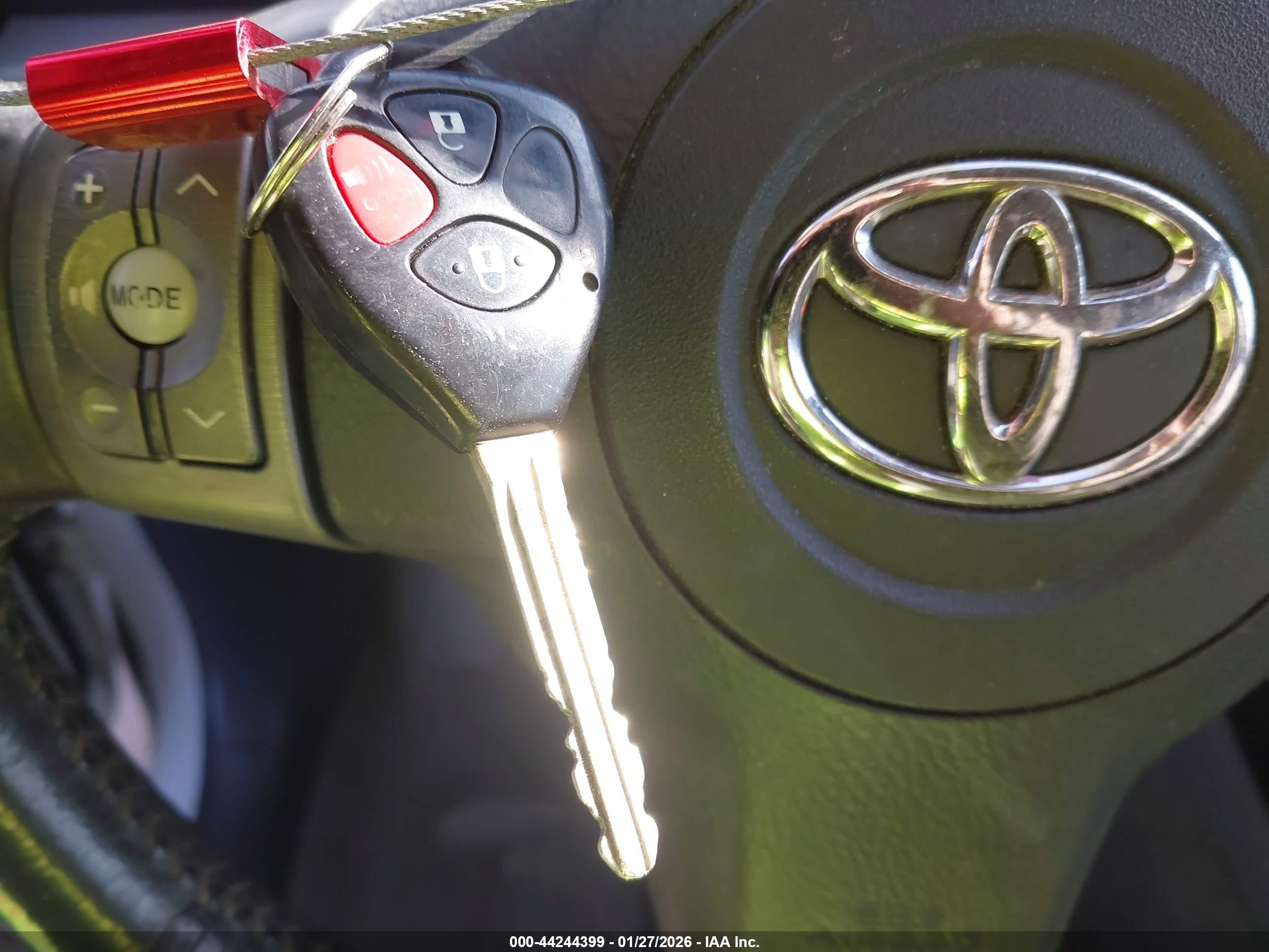 TOYOTA RAV4 image 11